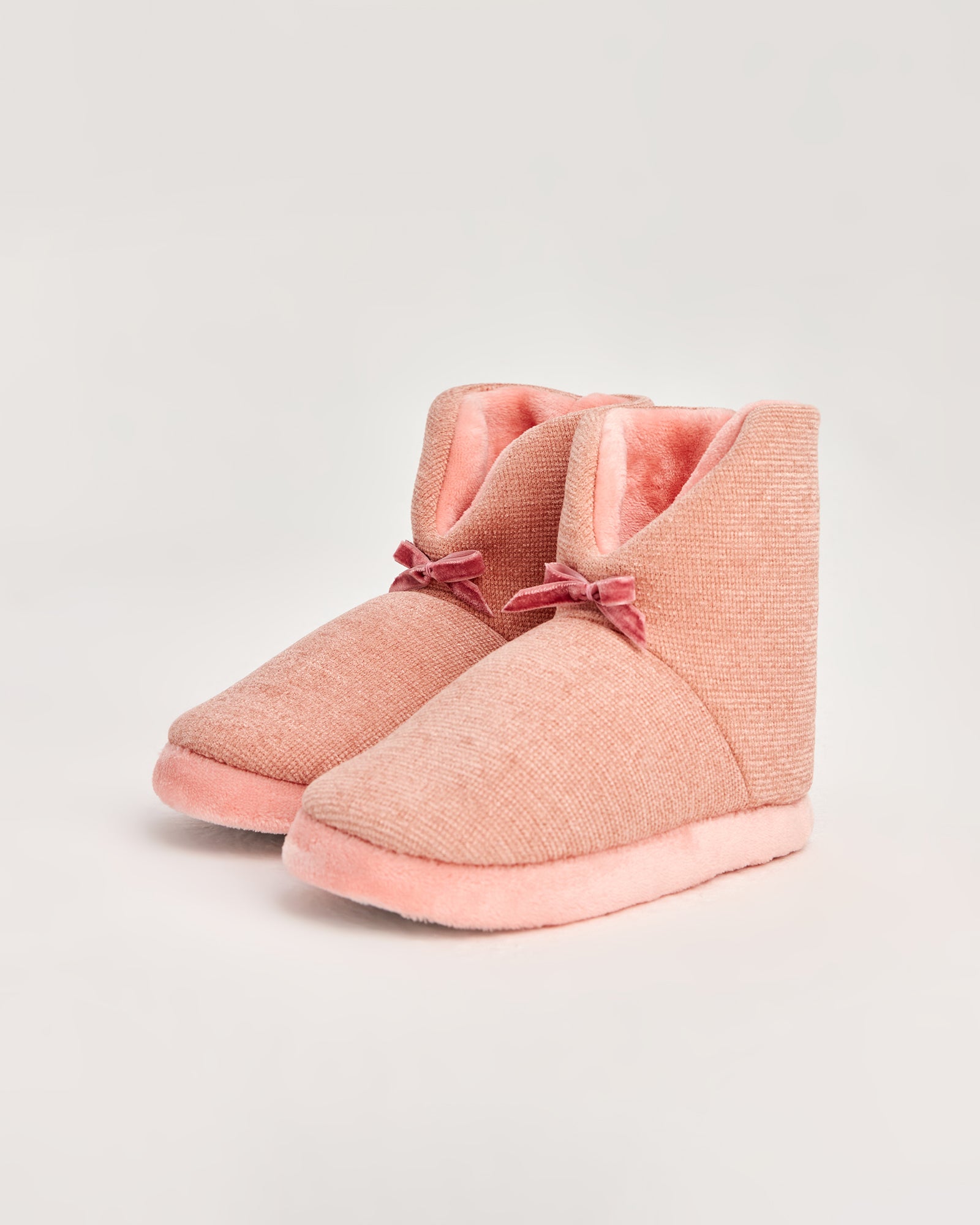 kadın panduf,kadın ev içi panduf,bayan panduf,kadın kışlık panduf,ev için kadın panduf,kadın panduf modelleri,yumuşak kadın panduf,sıcak tutan kadın panduf,kadın ev pandufu,peluş kadın panduf