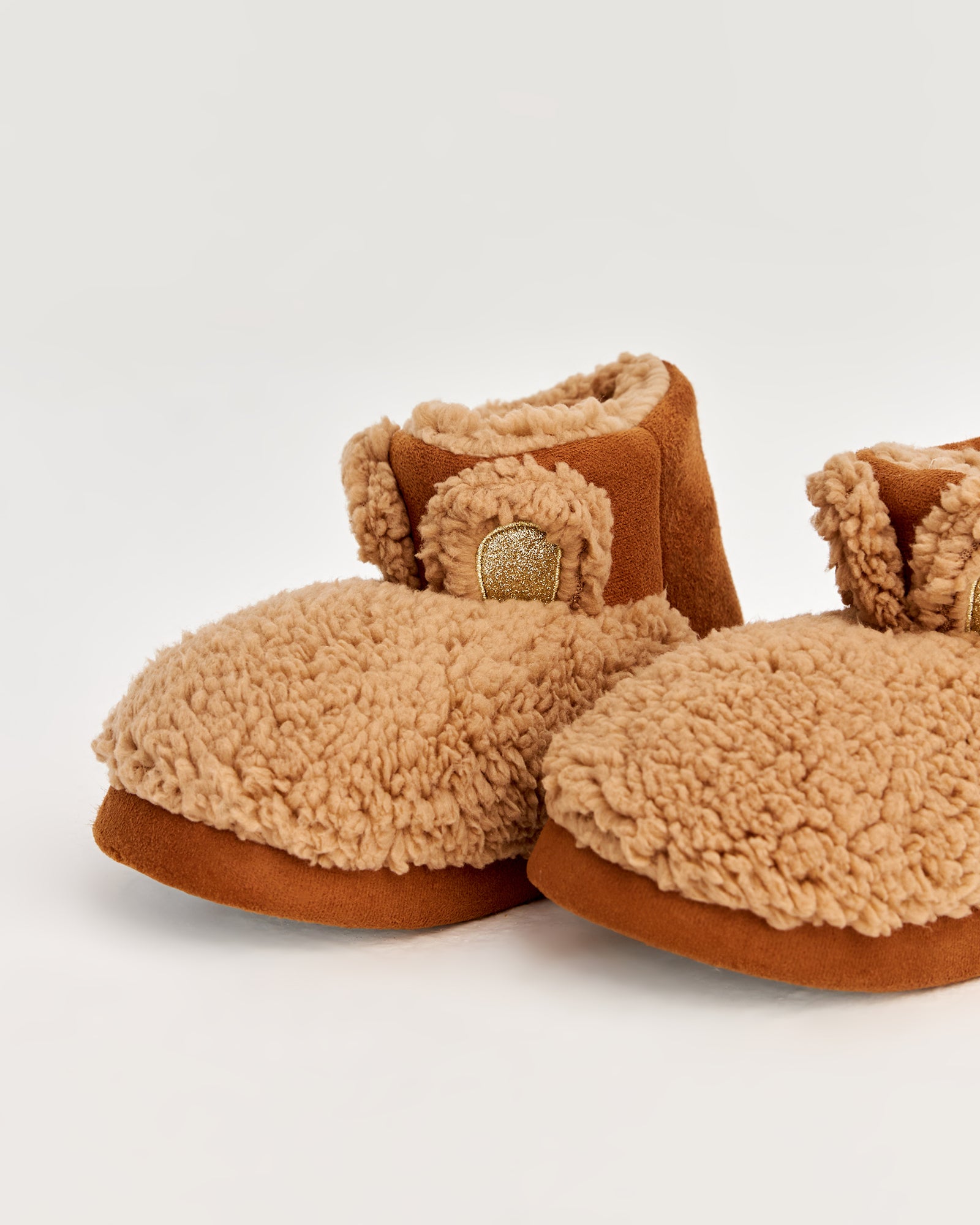 kadın panduf,kadın ev içi panduf,bayan panduf,kadın kışlık panduf,ev için kadın panduf,kadın panduf modelleri,yumuşak kadın panduf,sıcak tutan kadın panduf,kadın ev pandufu,peluş kadın panduf