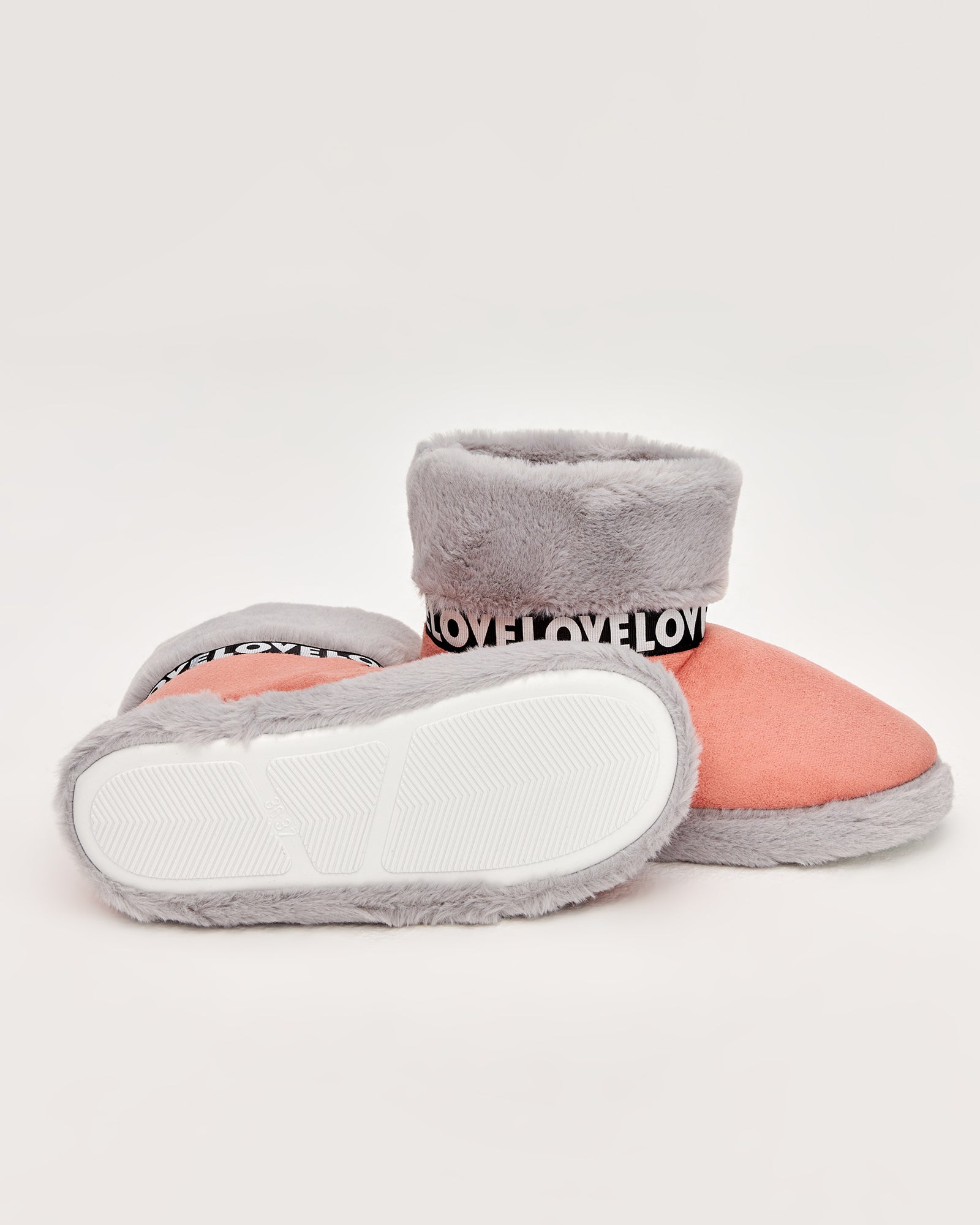 kadın panduf,kadın ev içi panduf,bayan panduf,kadın kışlık panduf,ev için kadın panduf,kadın panduf modelleri,yumuşak kadın panduf,sıcak tutan kadın panduf,kadın ev pandufu,peluş kadın panduf