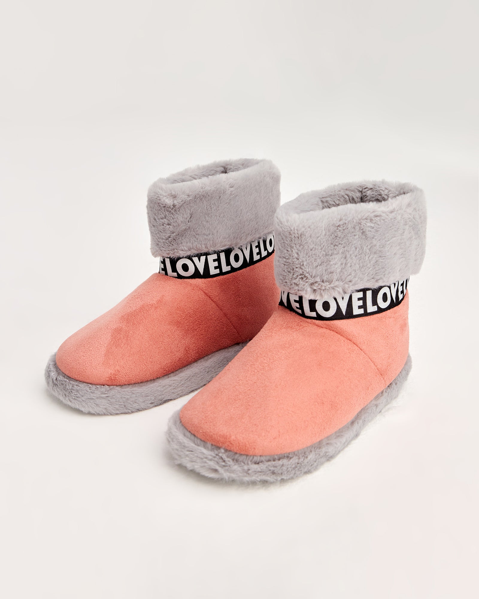 kadın panduf,kadın ev içi panduf,bayan panduf,kadın kışlık panduf,ev için kadın panduf,kadın panduf modelleri,yumuşak kadın panduf,sıcak tutan kadın panduf,kadın ev pandufu,peluş kadın panduf