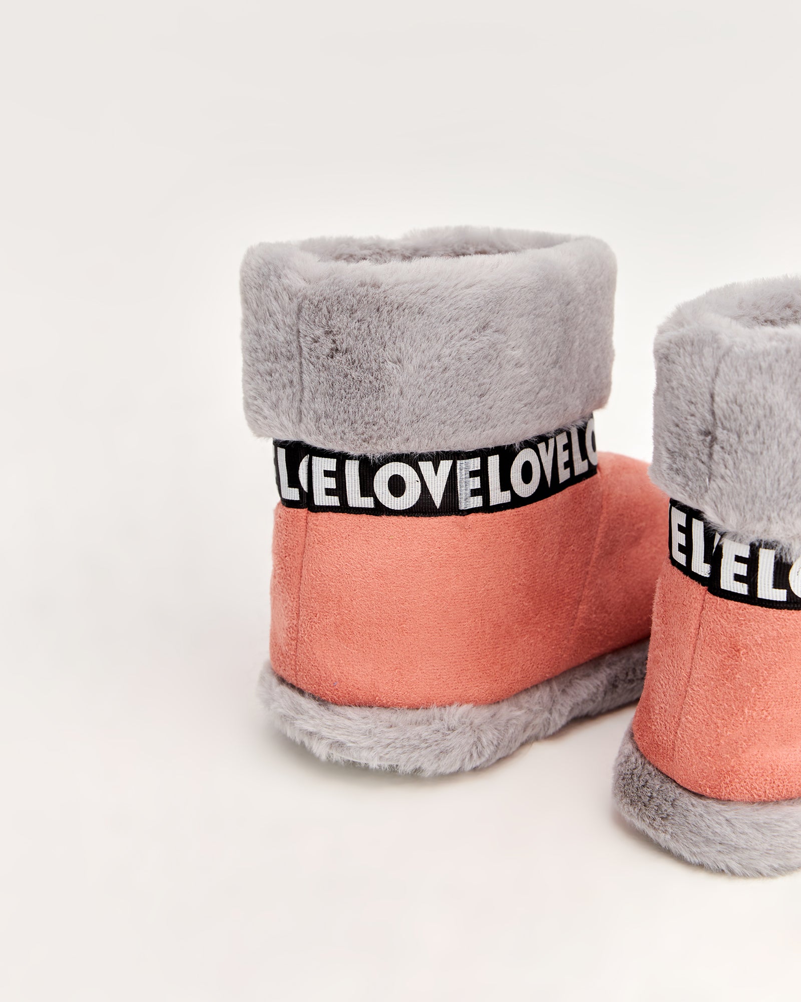 kadın panduf,kadın ev içi panduf,bayan panduf,kadın kışlık panduf,ev için kadın panduf,kadın panduf modelleri,yumuşak kadın panduf,sıcak tutan kadın panduf,kadın ev pandufu,peluş kadın panduf