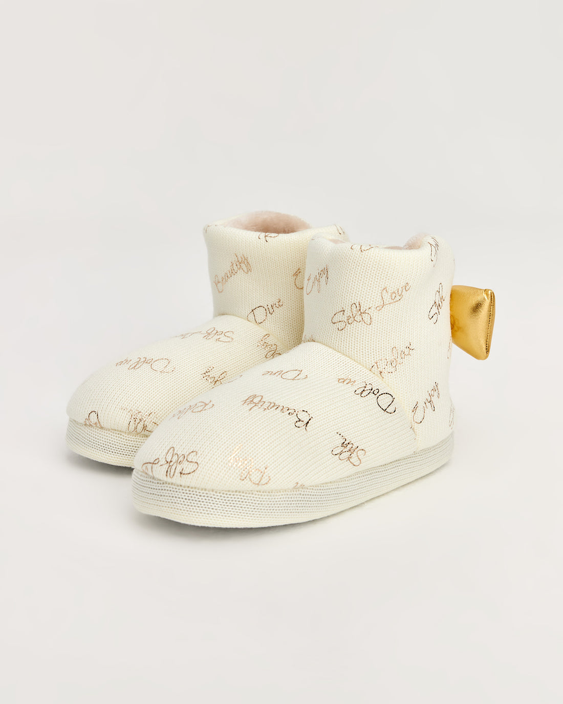 kadın panduf,kadın ev içi panduf,bayan panduf,kadın kışlık panduf,ev için kadın panduf,kadın panduf modelleri,yumuşak kadın panduf,sıcak tutan kadın panduf,kadın ev pandufu,peluş kadın panduf