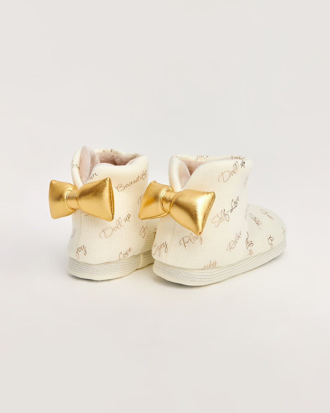 kadın panduf,kadın ev içi panduf,bayan panduf,kadın kışlık panduf,ev için kadın panduf,kadın panduf modelleri,yumuşak kadın panduf,sıcak tutan kadın panduf,kadın ev pandufu,peluş kadın panduf