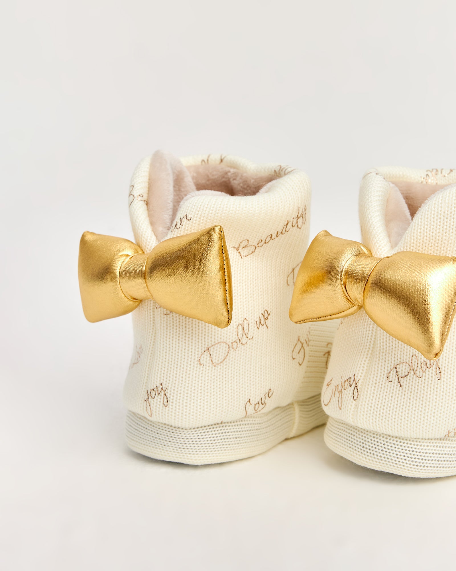 kadın panduf,kadın ev içi panduf,bayan panduf,kadın kışlık panduf,ev için kadın panduf,kadın panduf modelleri,yumuşak kadın panduf,sıcak tutan kadın panduf,kadın ev pandufu,peluş kadın panduf