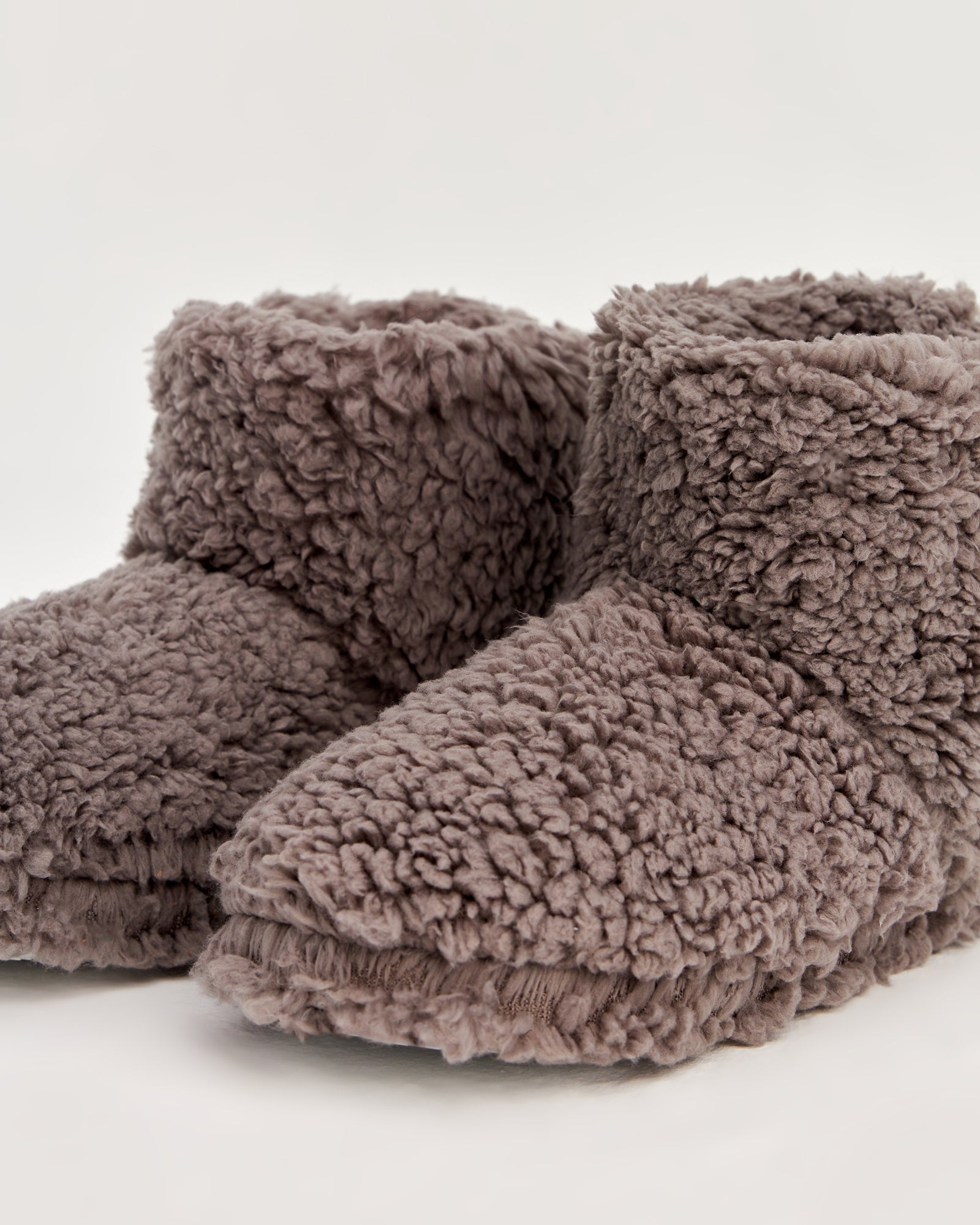 kadın panduf,kadın ev içi panduf,bayan panduf,kadın kışlık panduf,ev için kadın panduf,kadın panduf modelleri,yumuşak kadın panduf,sıcak tutan kadın panduf,kadın ev pandufu,peluş kadın panduf