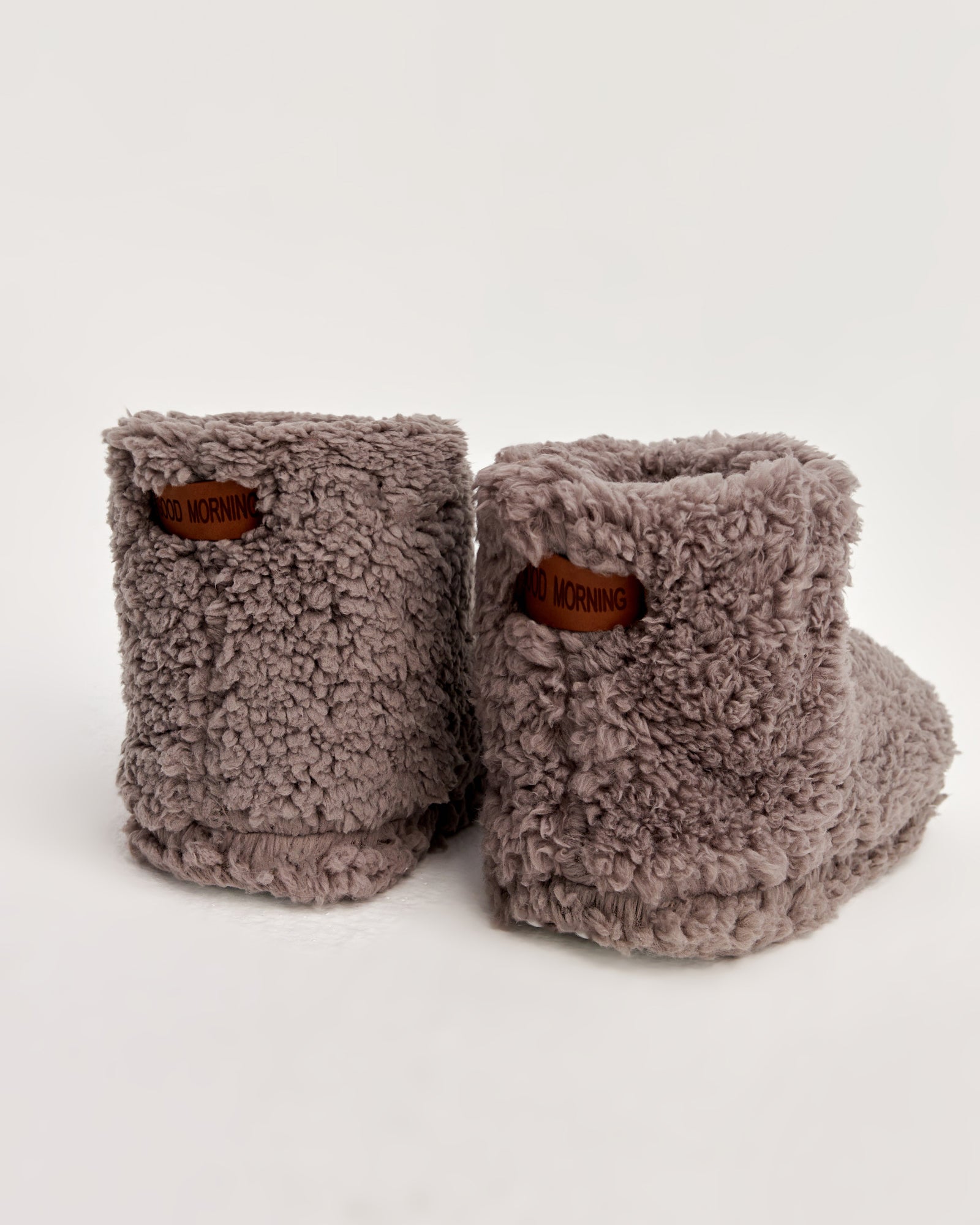 kadın panduf,kadın ev içi panduf,bayan panduf,kadın kışlık panduf,ev için kadın panduf,kadın panduf modelleri,yumuşak kadın panduf,sıcak tutan kadın panduf,kadın ev pandufu,peluş kadın panduf