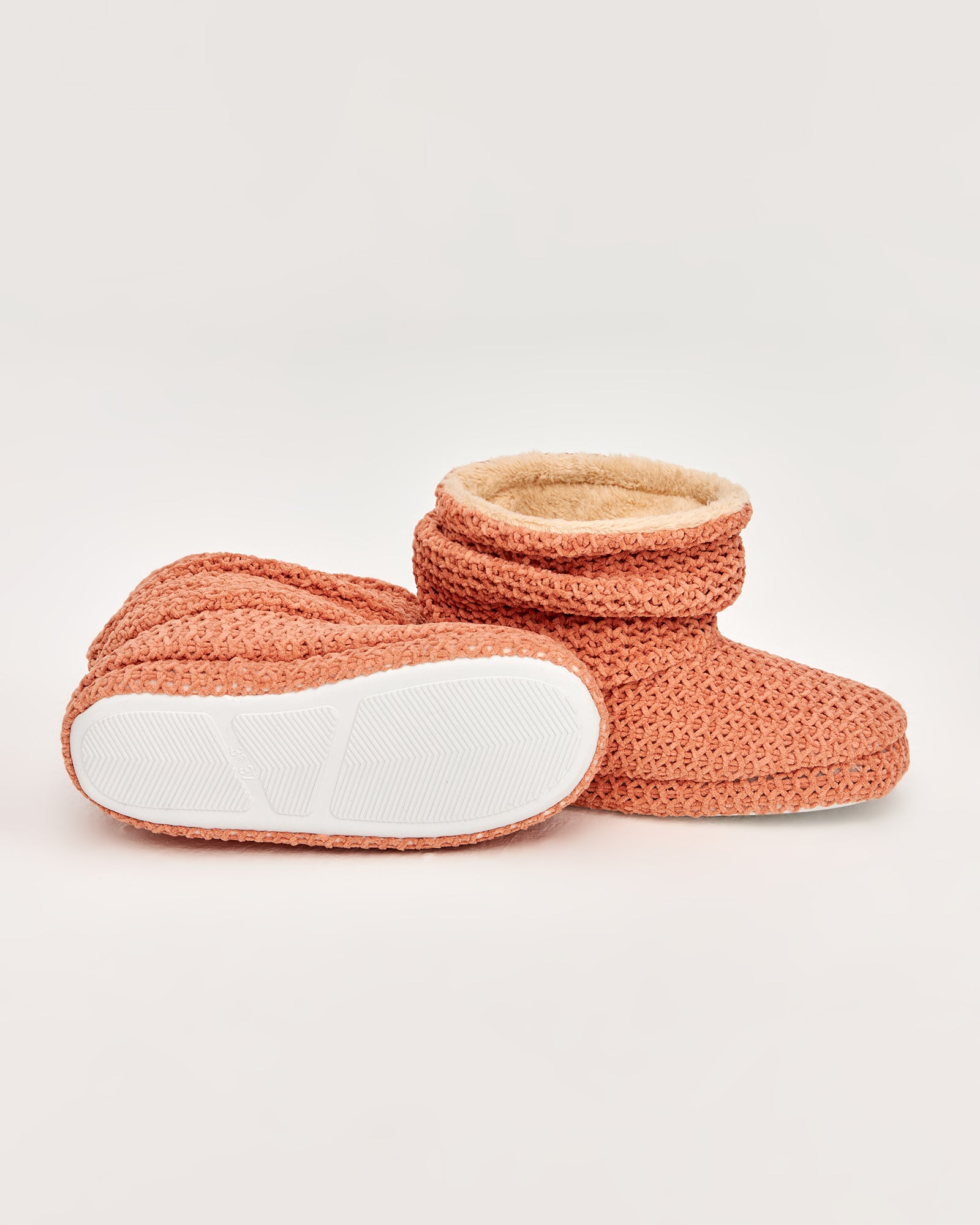 kadın panduf,kadın ev içi panduf,bayan panduf,kadın kışlık panduf,ev için kadın panduf,kadın panduf modelleri,yumuşak kadın panduf,sıcak tutan kadın panduf,kadın ev pandufu,peluş kadın panduf