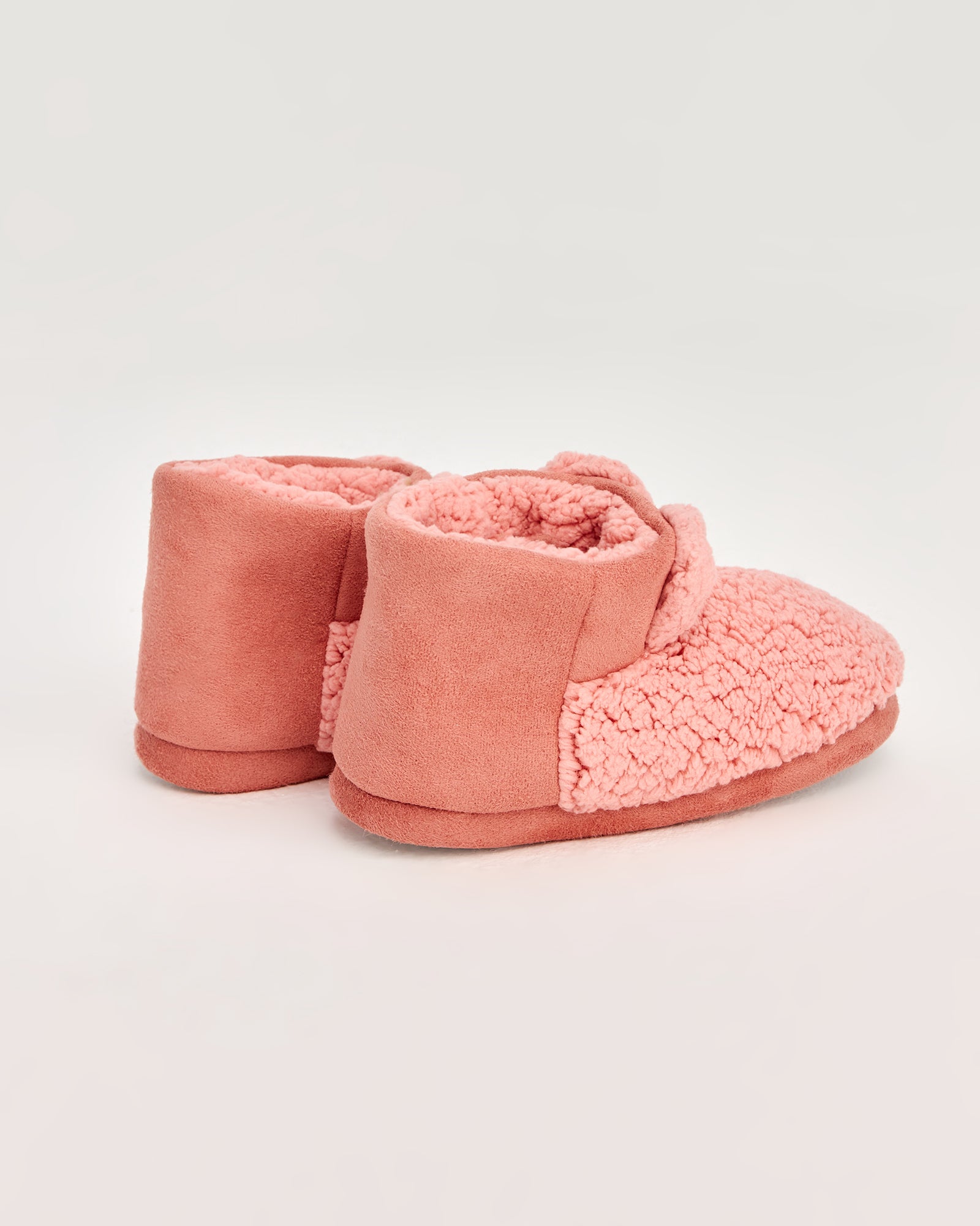 kadın panduf,kadın ev içi panduf,bayan panduf,kadın kışlık panduf,ev için kadın panduf,kadın panduf modelleri,yumuşak kadın panduf,sıcak tutan kadın panduf,kadın ev pandufu,peluş kadın panduf