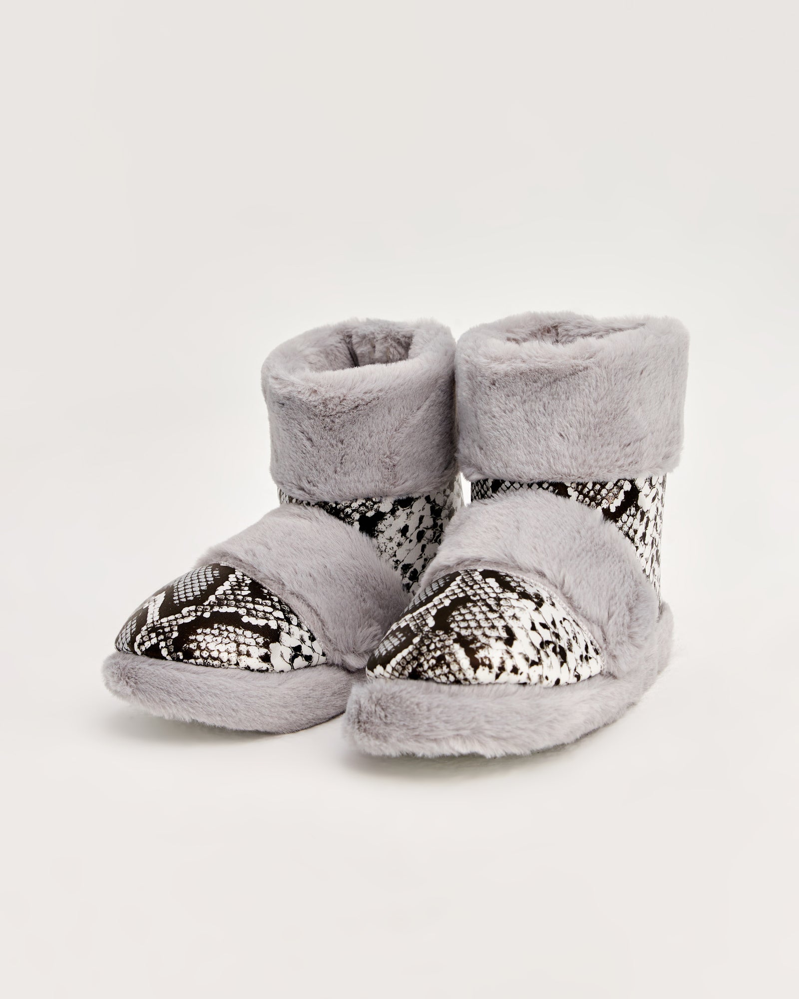 kadın panduf,kadın ev içi panduf,bayan panduf,kadın kışlık panduf,ev için kadın panduf,kadın panduf modelleri,yumuşak kadın panduf,sıcak tutan kadın panduf,kadın ev pandufu,peluş kadın panduf