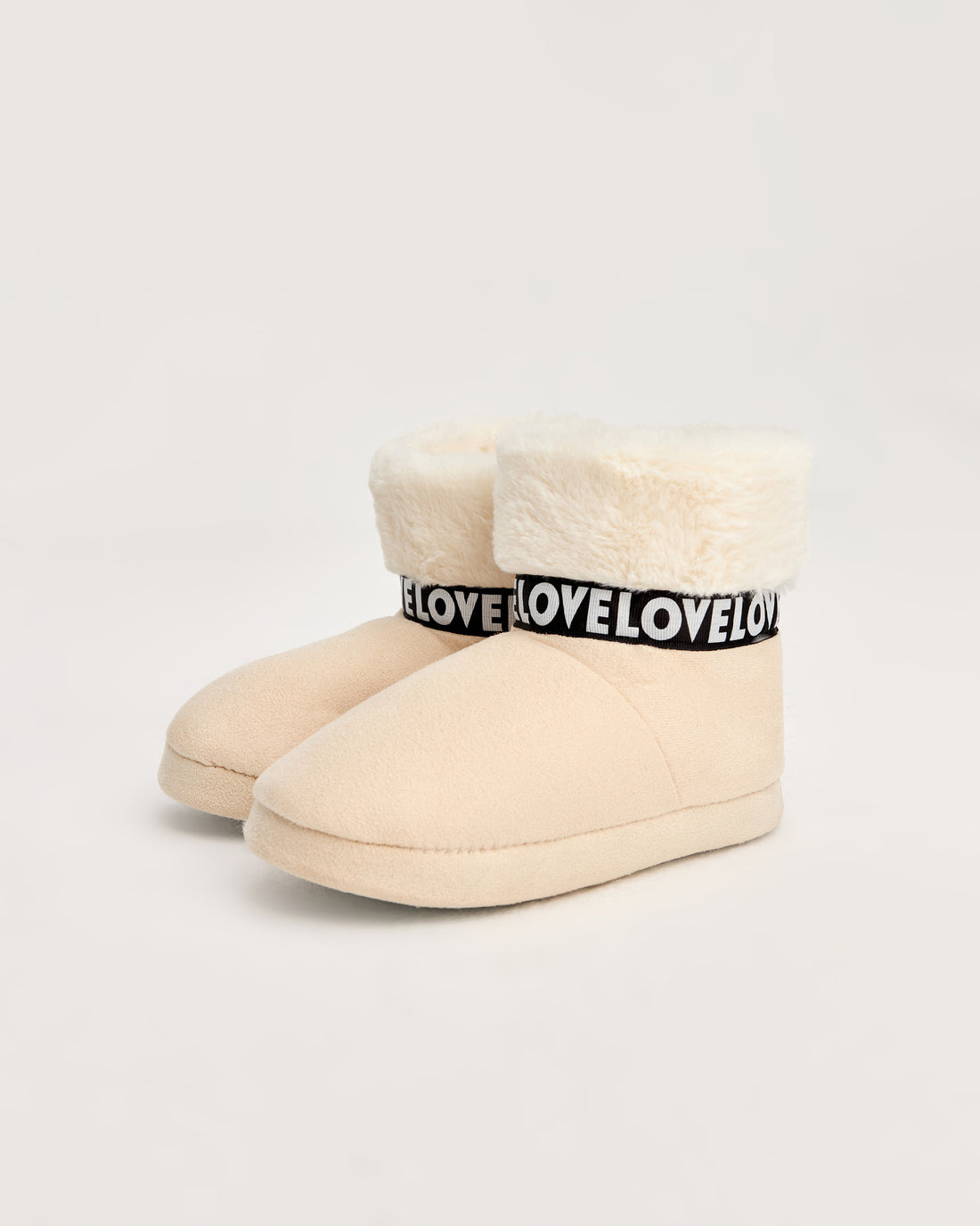 kadın panduf,kadın ev içi panduf,bayan panduf,kadın kışlık panduf,ev için kadın panduf,kadın panduf modelleri,yumuşak kadın panduf,sıcak tutan kadın panduf,kadın ev pandufu,peluş kadın panduf