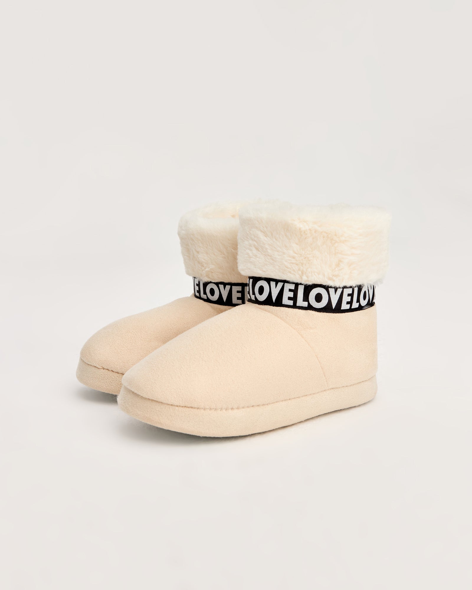 kadın panduf,kadın ev içi panduf,bayan panduf,kadın kışlık panduf,ev için kadın panduf,kadın panduf modelleri,yumuşak kadın panduf,sıcak tutan kadın panduf,kadın ev pandufu,peluş kadın panduf