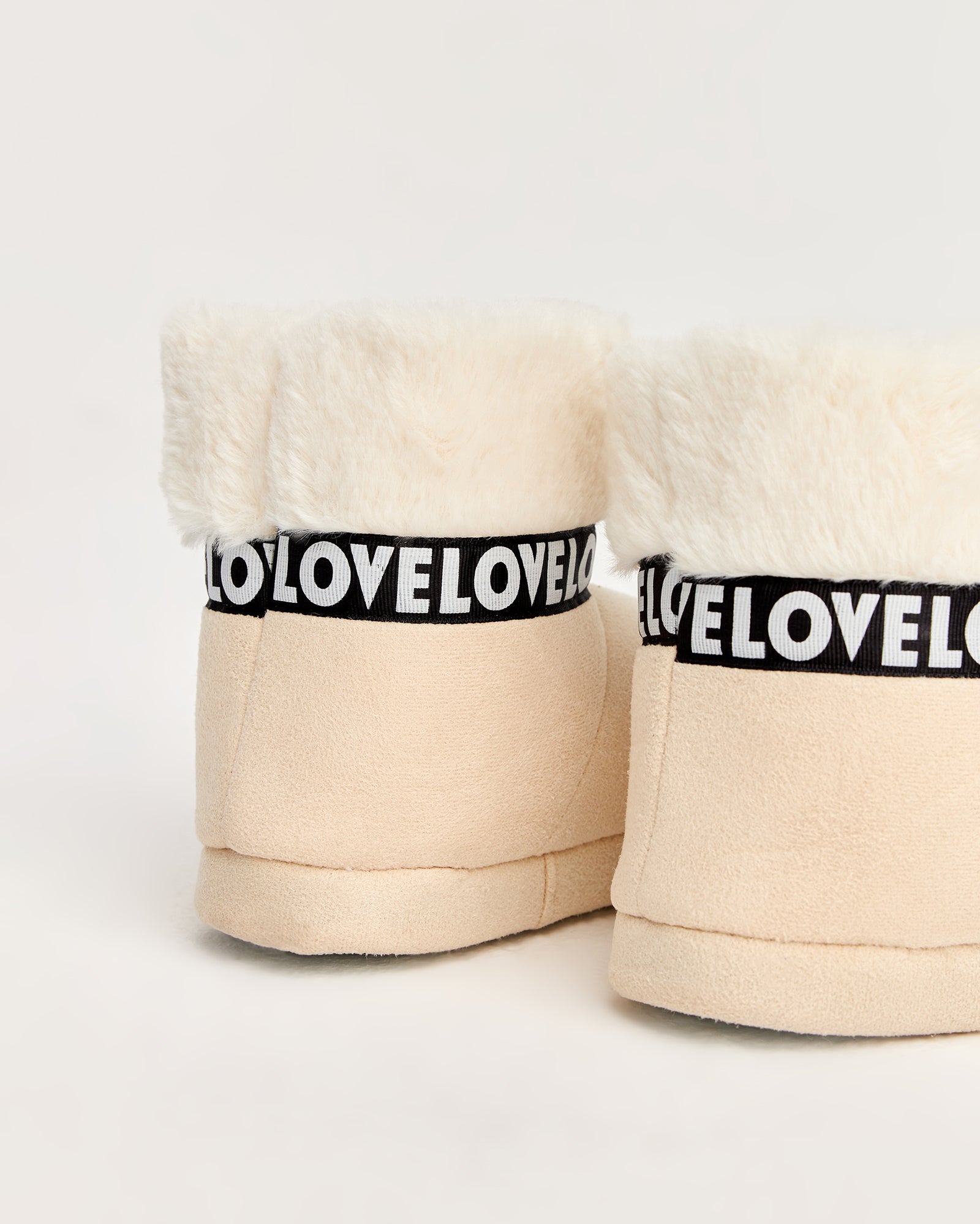 kadın panduf,kadın ev içi panduf,bayan panduf,kadın kışlık panduf,ev için kadın panduf,kadın panduf modelleri,yumuşak kadın panduf,sıcak tutan kadın panduf,kadın ev pandufu,peluş kadın panduf