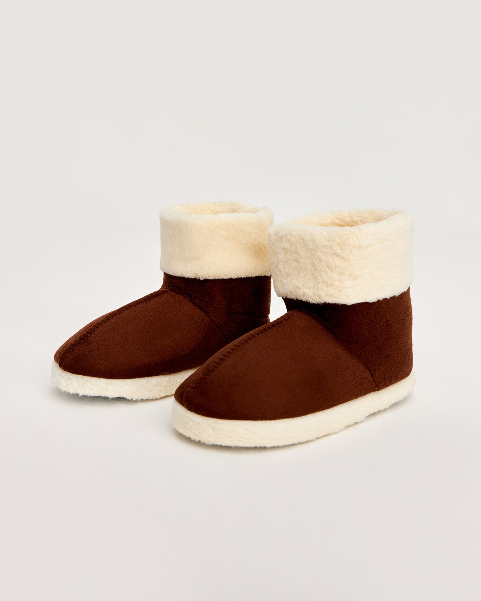 kadın panduf,kadın ev içi panduf,bayan panduf,kadın kışlık panduf,ev için kadın panduf,kadın panduf modelleri,yumuşak kadın panduf,sıcak tutan kadın panduf,kadın ev pandufu,peluş kadın panduf