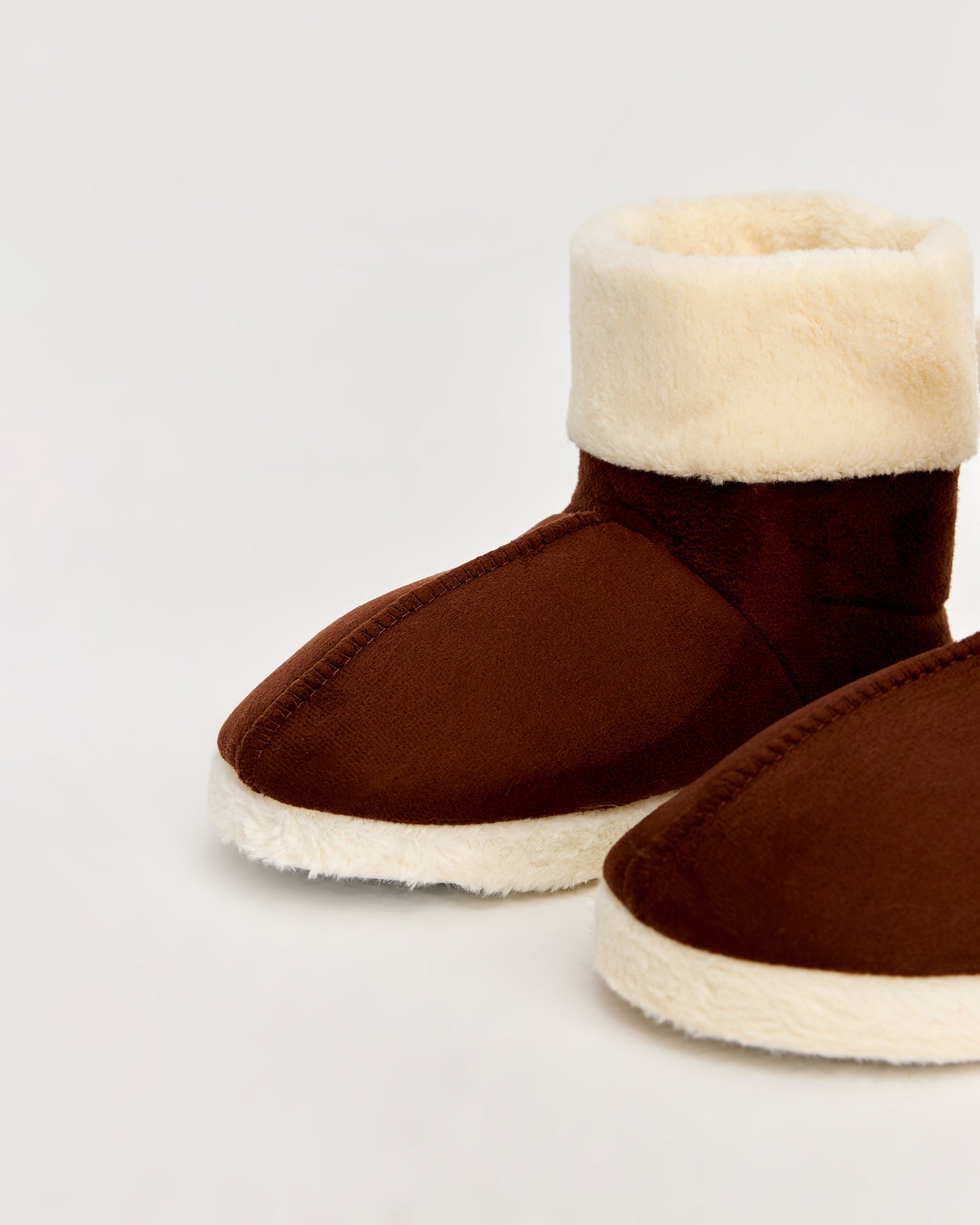 kadın panduf,kadın ev içi panduf,bayan panduf,kadın kışlık panduf,ev için kadın panduf,kadın panduf modelleri,yumuşak kadın panduf,sıcak tutan kadın panduf,kadın ev pandufu,peluş kadın panduf