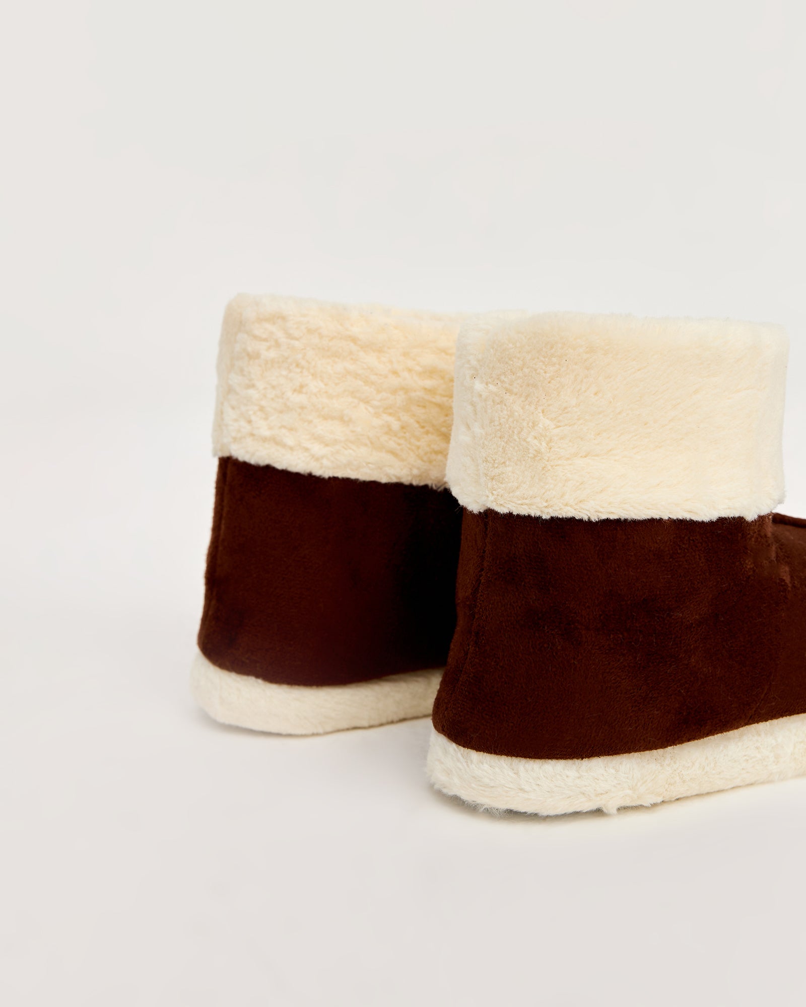 kadın panduf,kadın ev içi panduf,bayan panduf,kadın kışlık panduf,ev için kadın panduf,kadın panduf modelleri,yumuşak kadın panduf,sıcak tutan kadın panduf,kadın ev pandufu,peluş kadın panduf