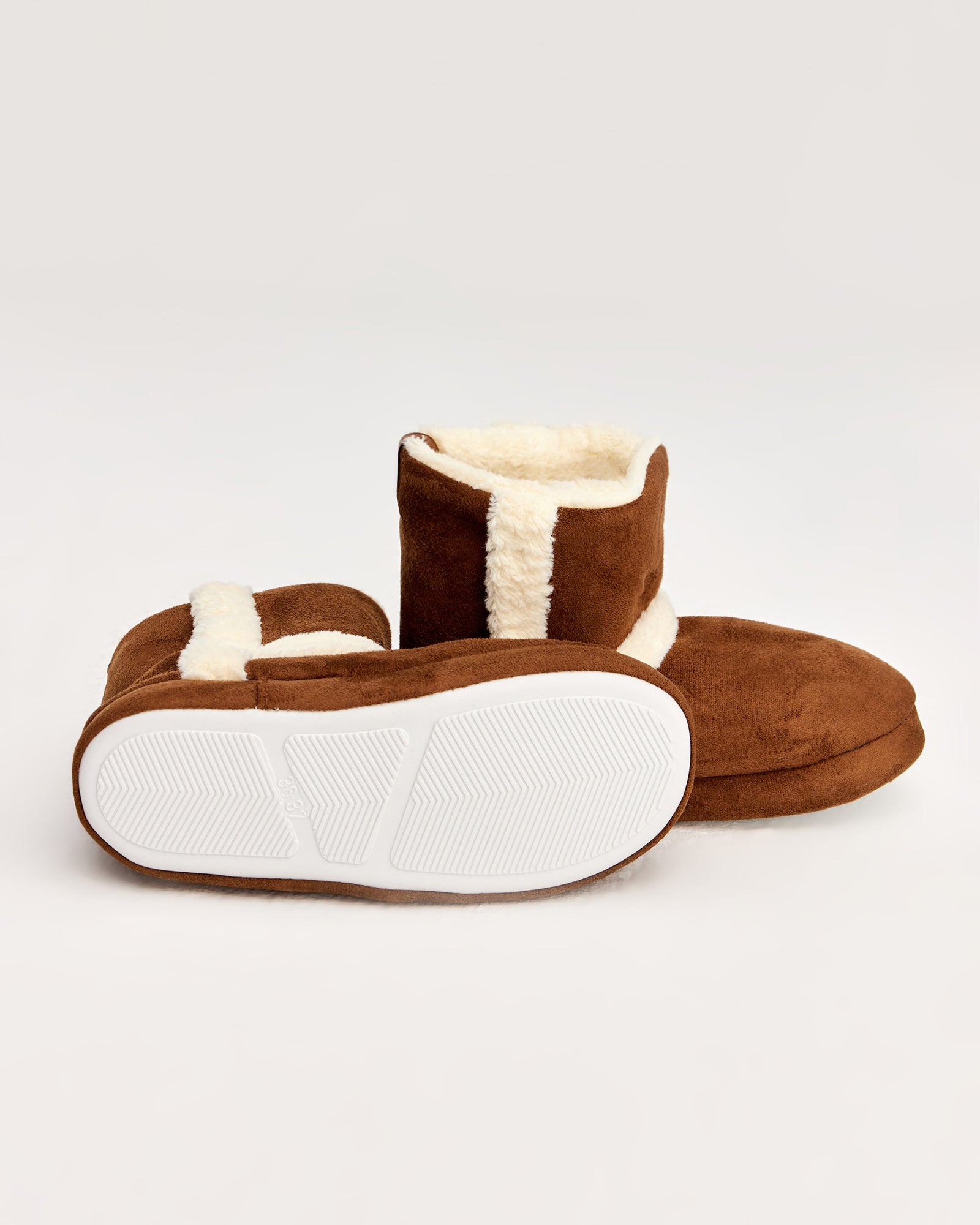 kadın panduf,kadın ev içi panduf,bayan panduf,kadın kışlık panduf,ev için kadın panduf,kadın panduf modelleri,yumuşak kadın panduf,sıcak tutan kadın panduf,kadın ev pandufu,peluş kadın panduf