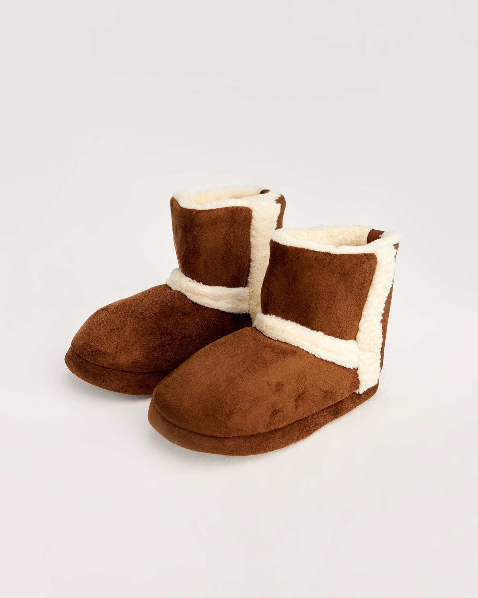 kadın panduf,kadın ev içi panduf,bayan panduf,kadın kışlık panduf,ev için kadın panduf,kadın panduf modelleri,yumuşak kadın panduf,sıcak tutan kadın panduf,kadın ev pandufu,peluş kadın panduf