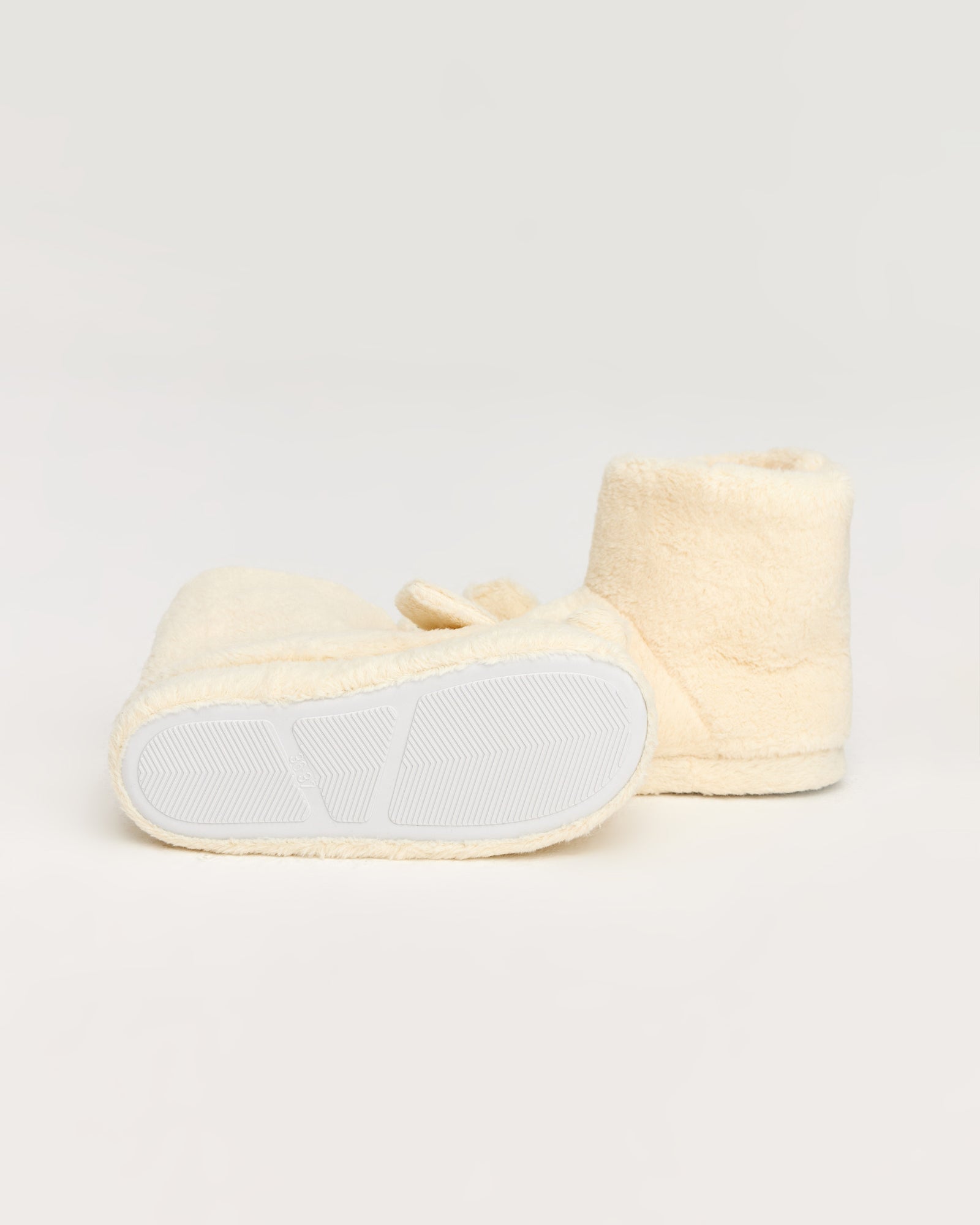 kadın panduf,kadın ev içi panduf,bayan panduf,kadın kışlık panduf,ev için kadın panduf,kadın panduf modelleri,yumuşak kadın panduf,sıcak tutan kadın panduf,kadın ev pandufu,peluş kadın panduf