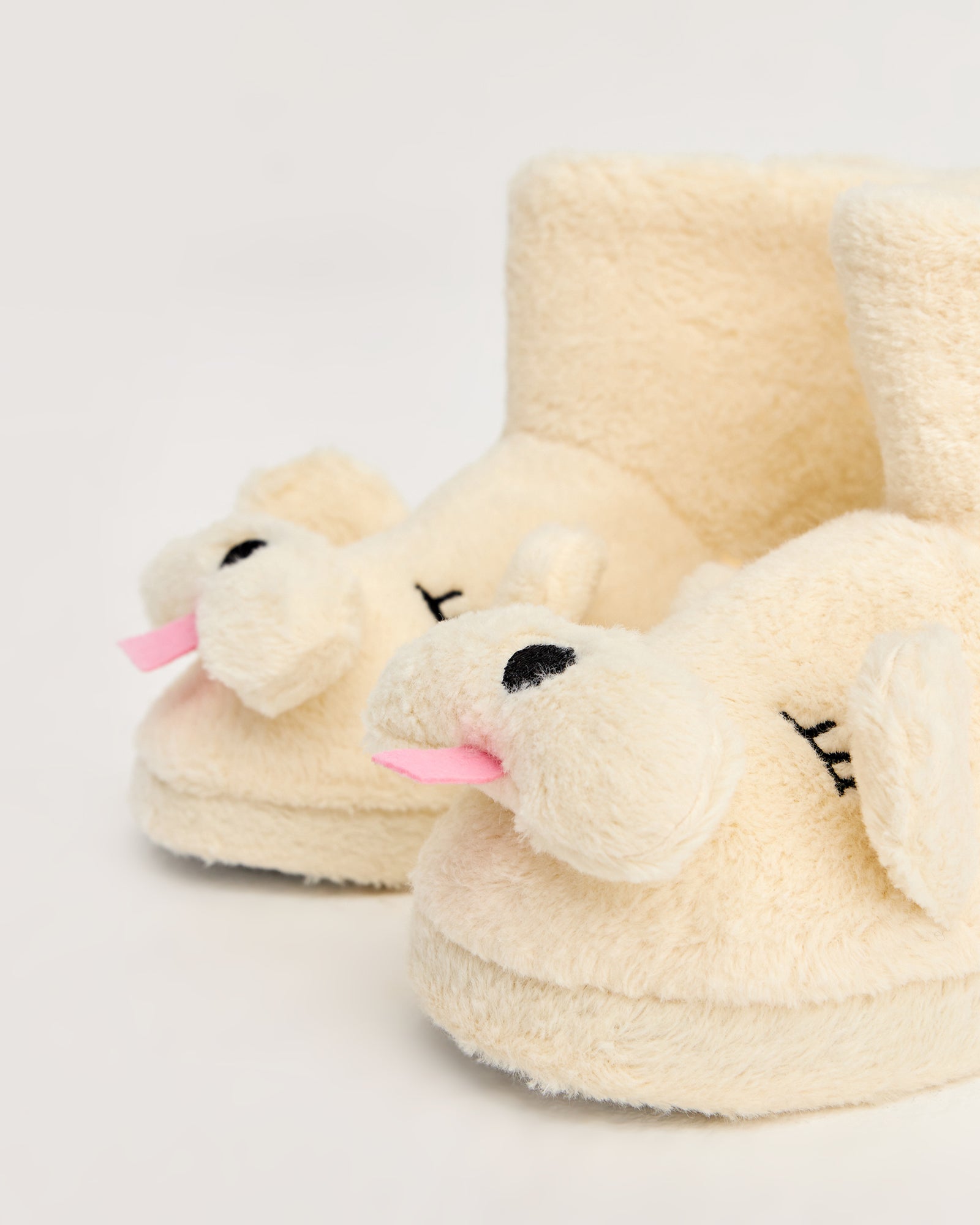 kadın panduf,kadın ev içi panduf,bayan panduf,kadın kışlık panduf,ev için kadın panduf,kadın panduf modelleri,yumuşak kadın panduf,sıcak tutan kadın panduf,kadın ev pandufu,peluş kadın panduf