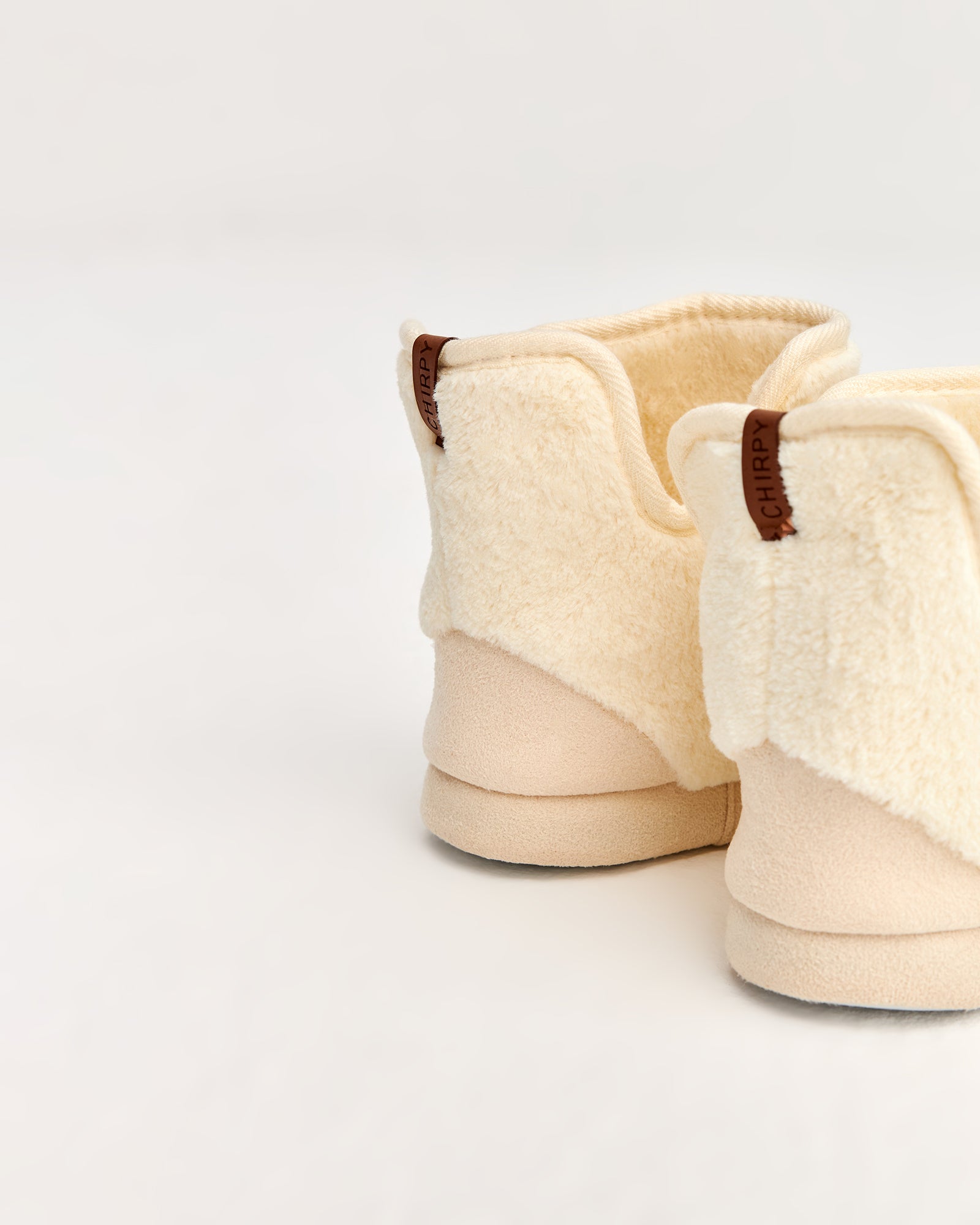 kadın panduf,kadın ev içi panduf,bayan panduf,kadın kışlık panduf,ev için kadın panduf,kadın panduf modelleri,yumuşak kadın panduf,sıcak tutan kadın panduf,kadın ev pandufu,peluş kadın panduf