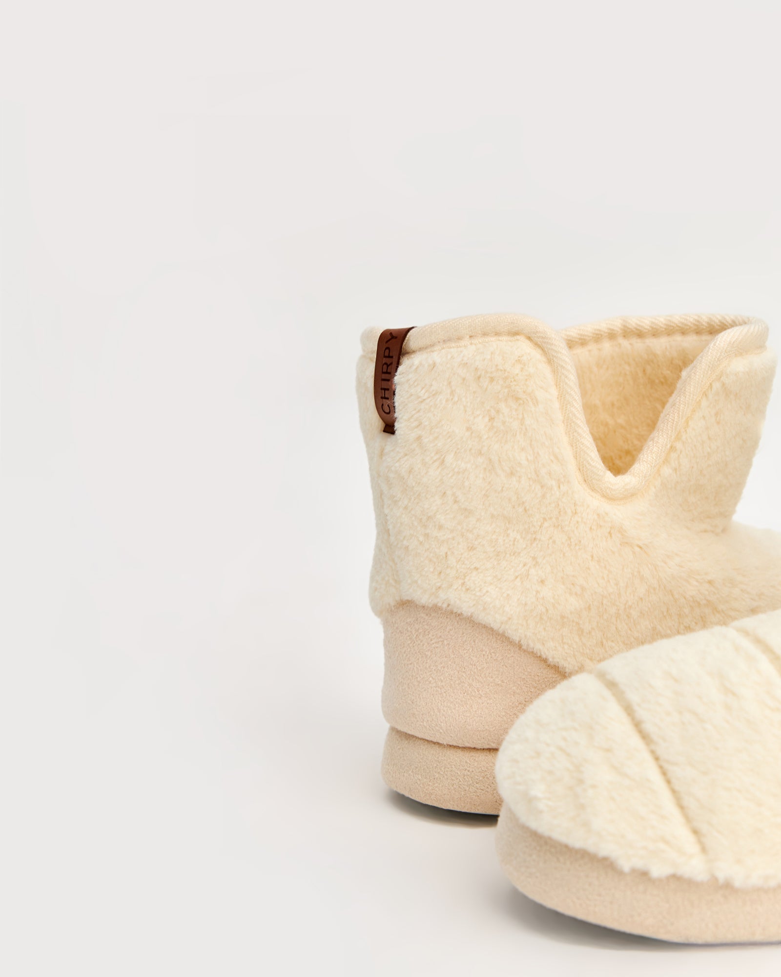 kadın panduf,kadın ev içi panduf,bayan panduf,kadın kışlık panduf,ev için kadın panduf,kadın panduf modelleri,yumuşak kadın panduf,sıcak tutan kadın panduf,kadın ev pandufu,peluş kadın panduf