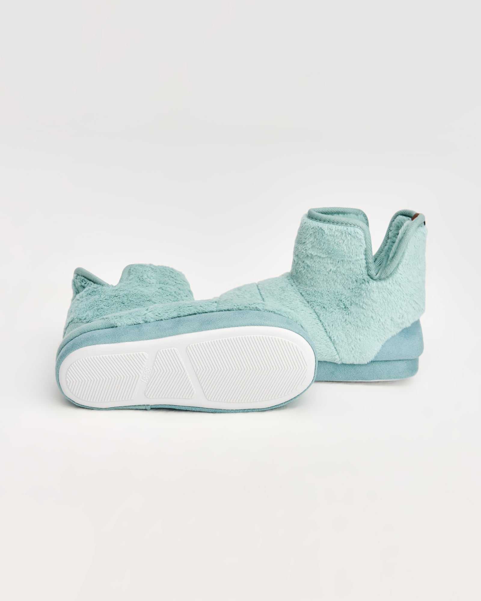 kadın panduf,kadın ev içi panduf,bayan panduf,kadın kışlık panduf,ev için kadın panduf,kadın panduf modelleri,yumuşak kadın panduf,sıcak tutan kadın panduf,kadın ev pandufu,peluş kadın panduf