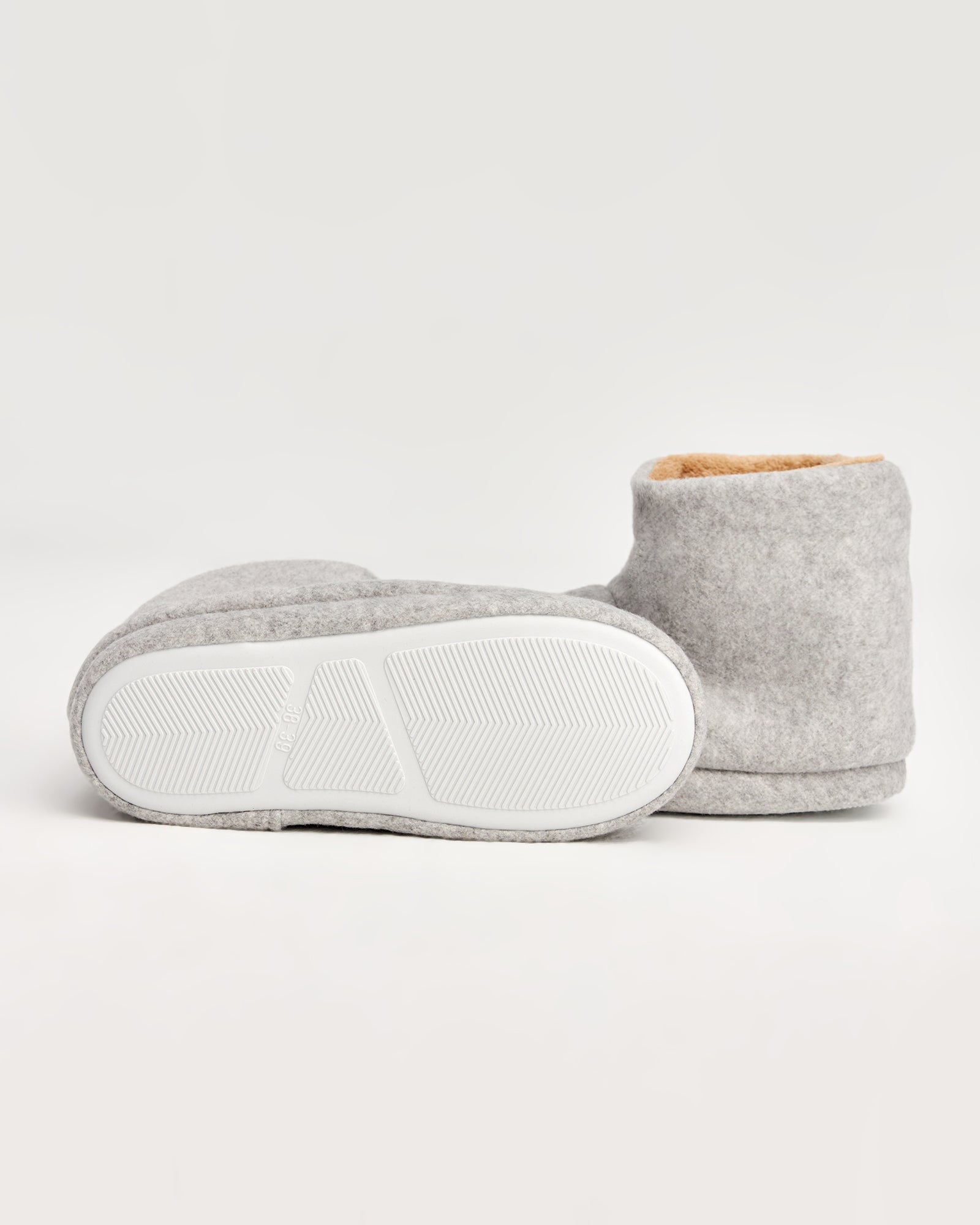 kadın panduf,kadın ev içi panduf,bayan panduf,kadın kışlık panduf,ev için kadın panduf,kadın panduf modelleri,yumuşak kadın panduf,sıcak tutan kadın panduf,kadın ev pandufu,peluş kadın panduf