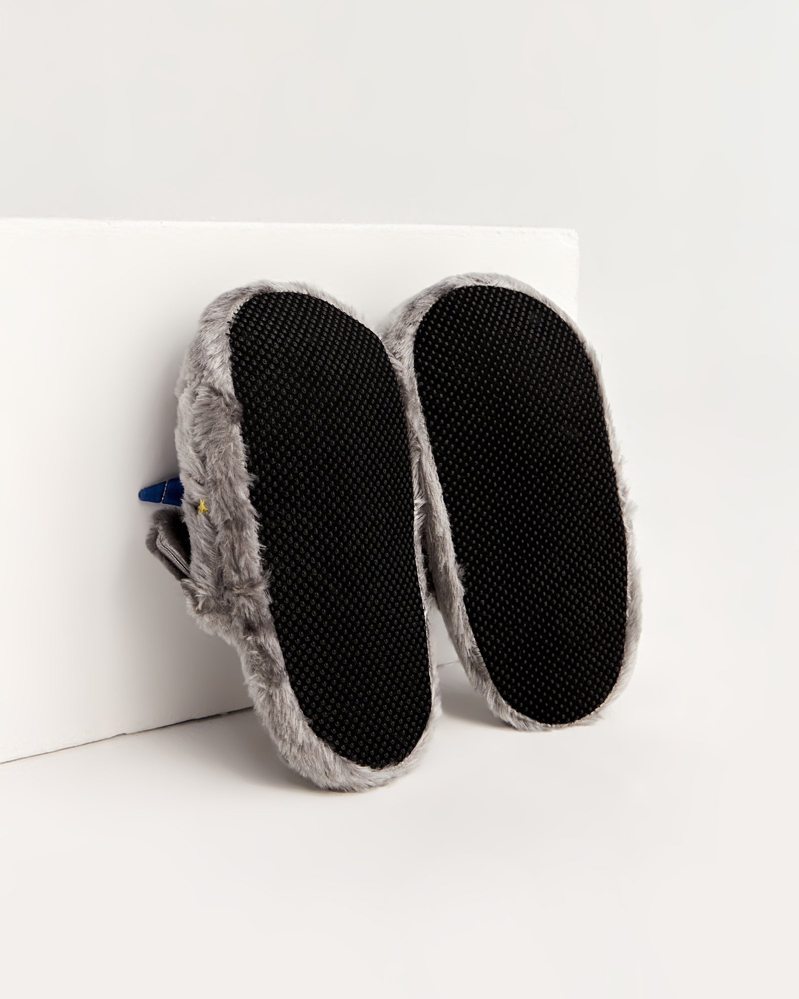 erkek ev terliği,erkek ev içi terlik,erkek ev terliği modelleri,erkek kışlık terlik,erkek yazlık ev terliği,erkek ev terliği fiyatları,evde giyilen erkek terlikleri,rahat erkek ev terliği,konforlu erkek ev terliği