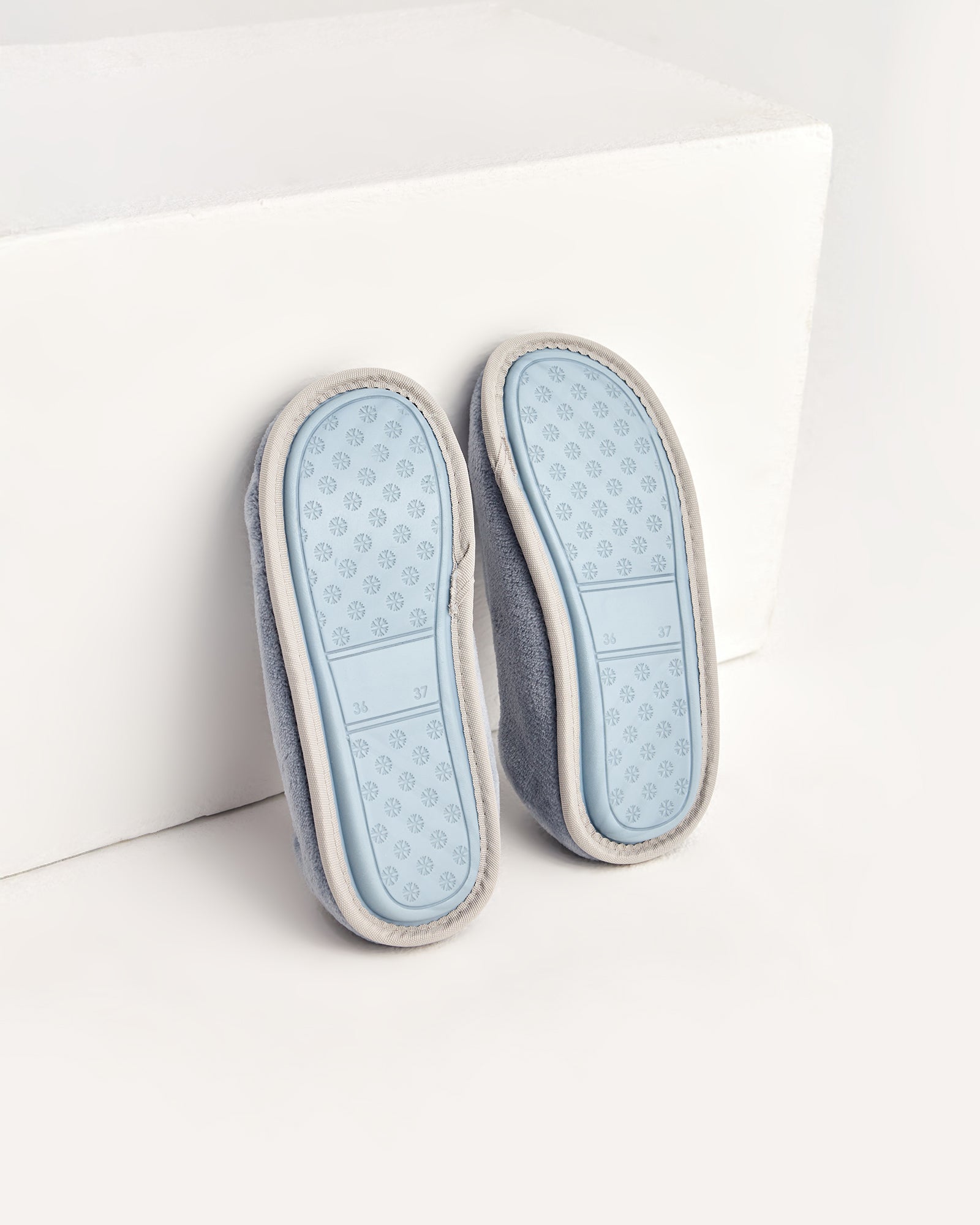 kadın ev içi ayakkabı,bayan ev içi ayakkabı,kadın ev ayakkabısı,kadın iç mekan ayakkabısı,kadın ev ayakkabı modelleri,rahat kadın ev içi ayakkabı,ortopedik ev içi ayakkabı kadın,yumuşak tabanlı kadın ev ayakkabısı,kapalı kadın ev içi ayakkabı,kadın ev ayakkabısı kışlık