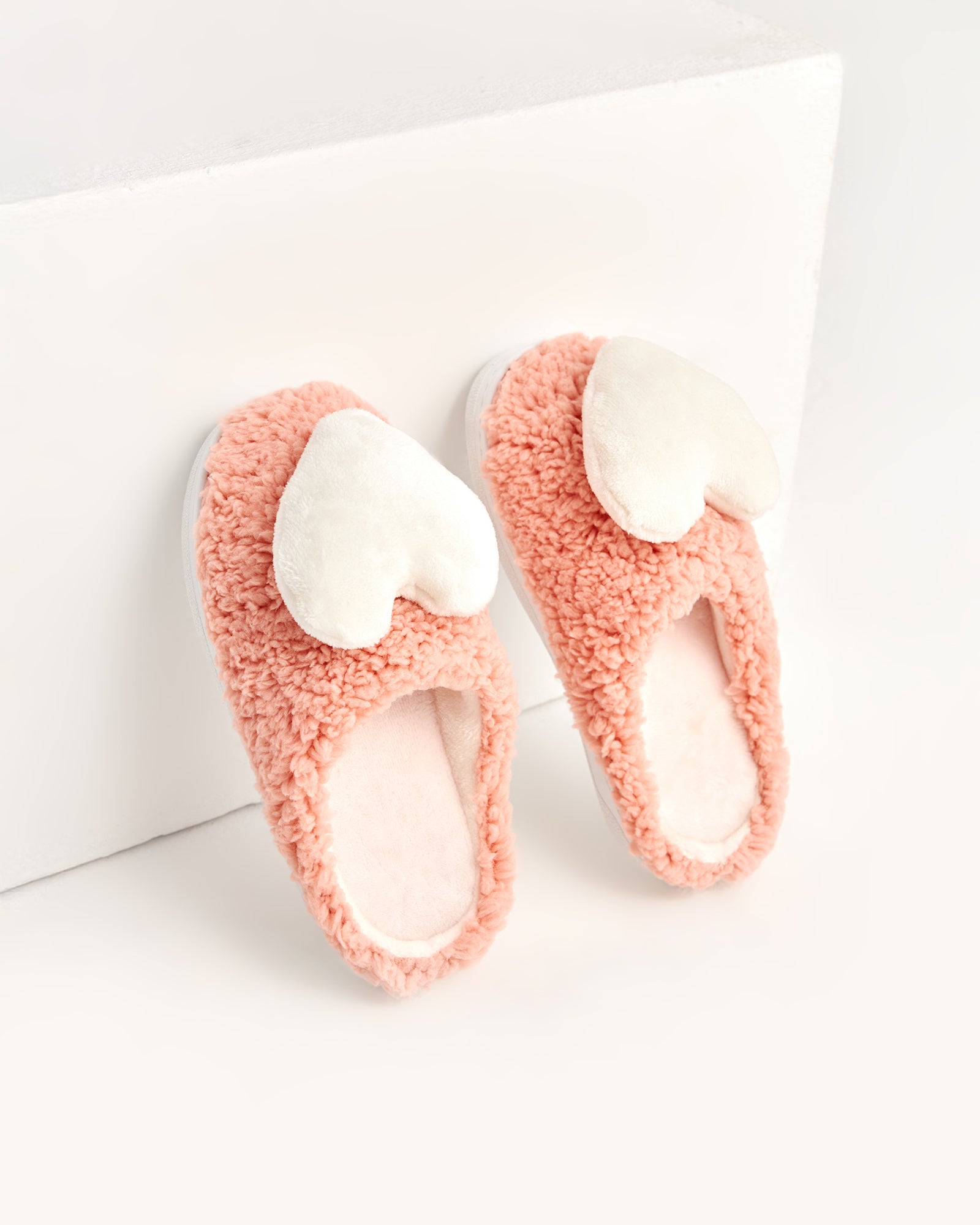 kadın ev terliği,kadın ev içi terlik,bayan ev terliği,kadın kışlık terlik,kadın yazlık terlik,evde giyilen kadın terlikleri,kadın konforlu terlik,rahat kadın ev terliği,kaymaz taban kadın terlik,kapalı kadın ev terliği