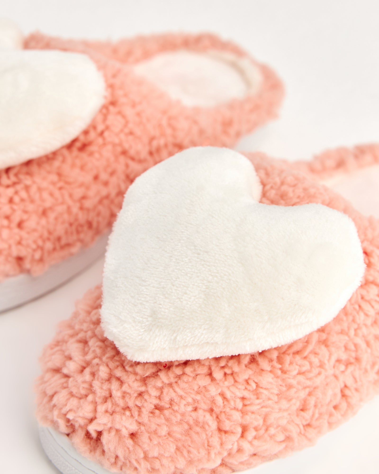 kadın ev terliği,kadın ev içi terlik,bayan ev terliği,kadın kışlık terlik,kadın yazlık terlik,evde giyilen kadın terlikleri,kadın konforlu terlik,rahat kadın ev terliği,kaymaz taban kadın terlik,kapalı kadın ev terliği