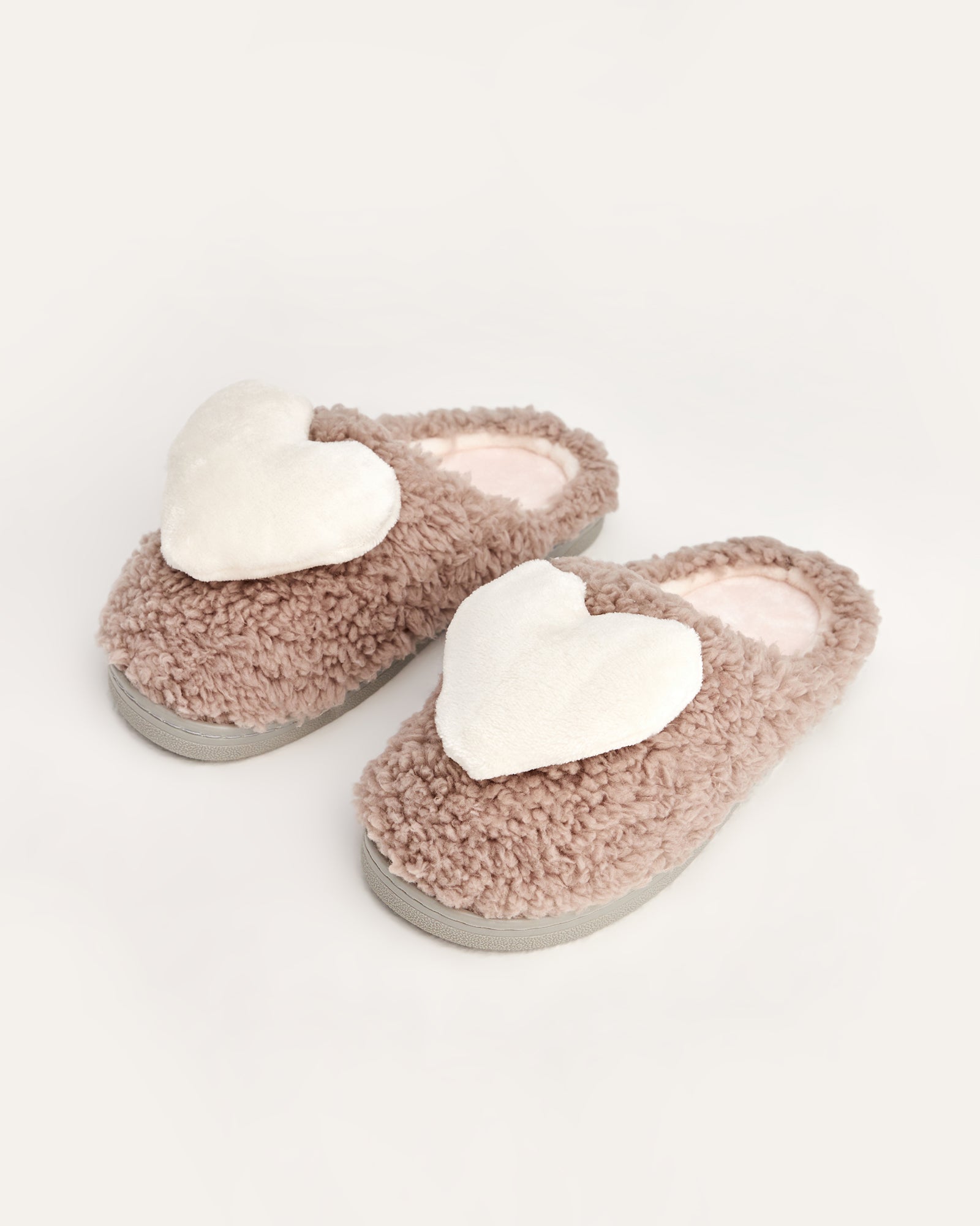 kadın ev terliği,kadın ev içi terlik,bayan ev terliği,kadın kışlık terlik,kadın yazlık terlik,evde giyilen kadın terlikleri,kadın konforlu terlik,rahat kadın ev terliği,kaymaz taban kadın terlik,kapalı kadın ev terliği