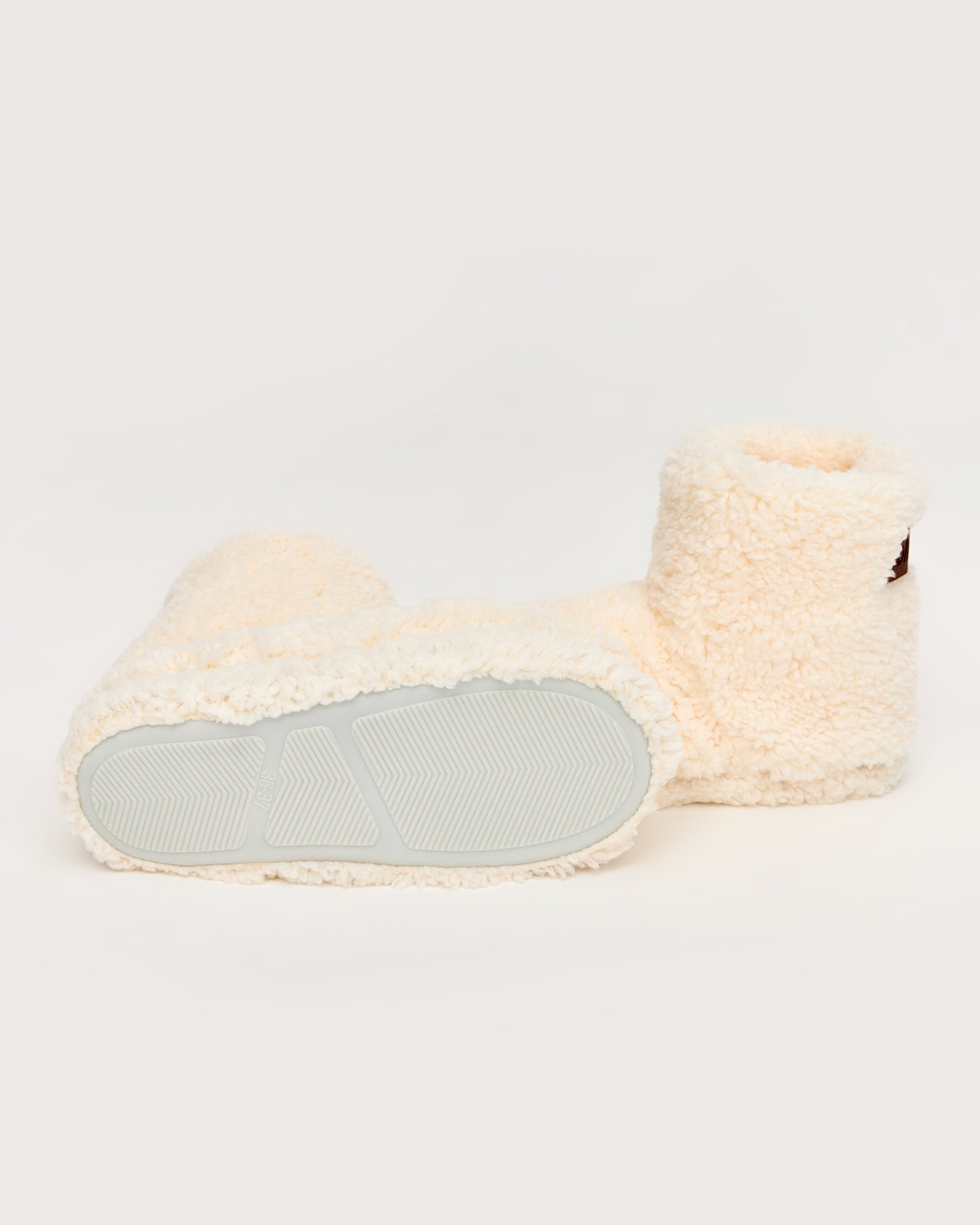 kadın panduf,kadın ev içi panduf,bayan panduf,kadın kışlık panduf,ev için kadın panduf,kadın panduf modelleri,yumuşak kadın panduf,sıcak tutan kadın panduf,kadın ev pandufu,peluş kadın panduf