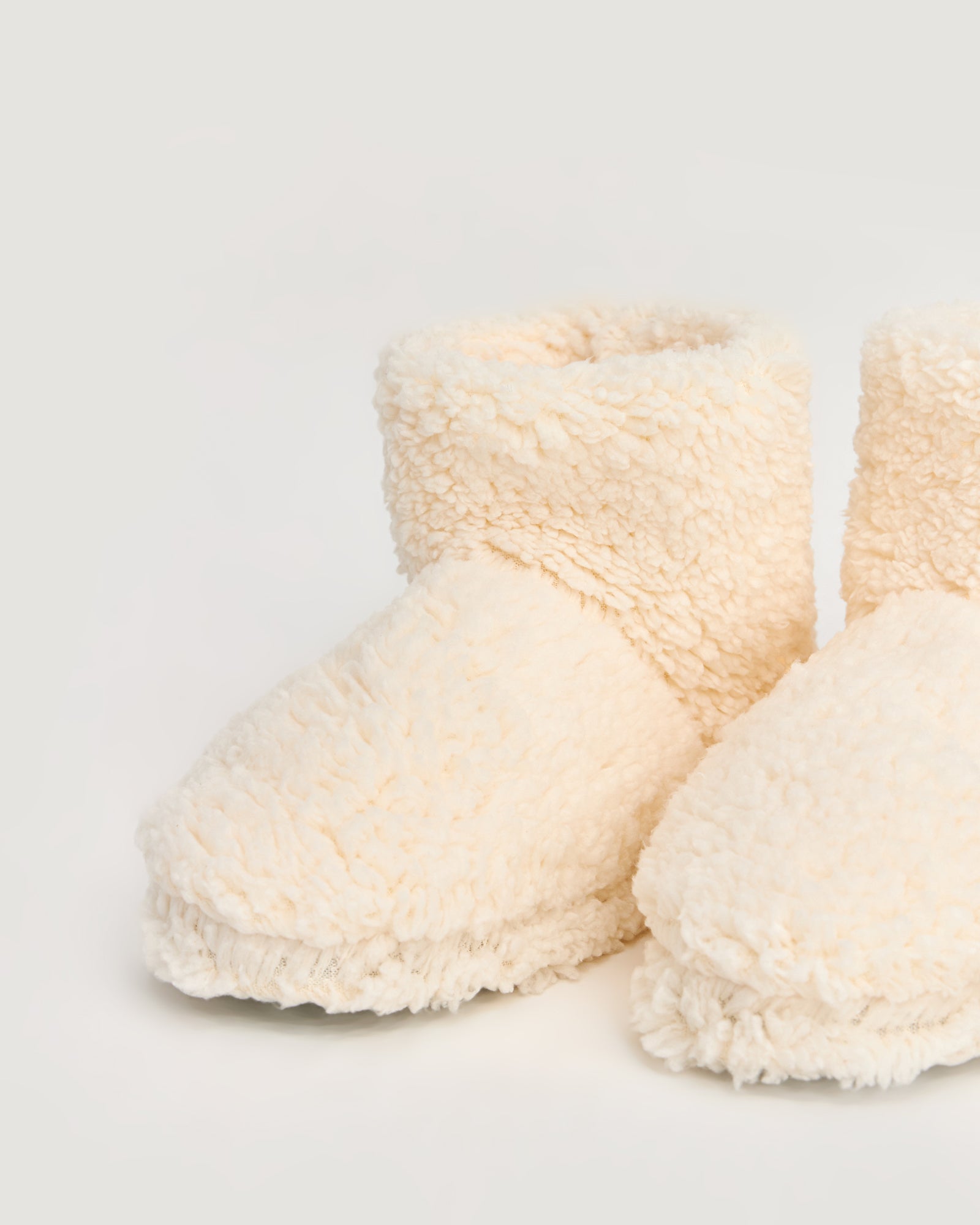 kadın panduf,kadın ev içi panduf,bayan panduf,kadın kışlık panduf,ev için kadın panduf,kadın panduf modelleri,yumuşak kadın panduf,sıcak tutan kadın panduf,kadın ev pandufu,peluş kadın panduf