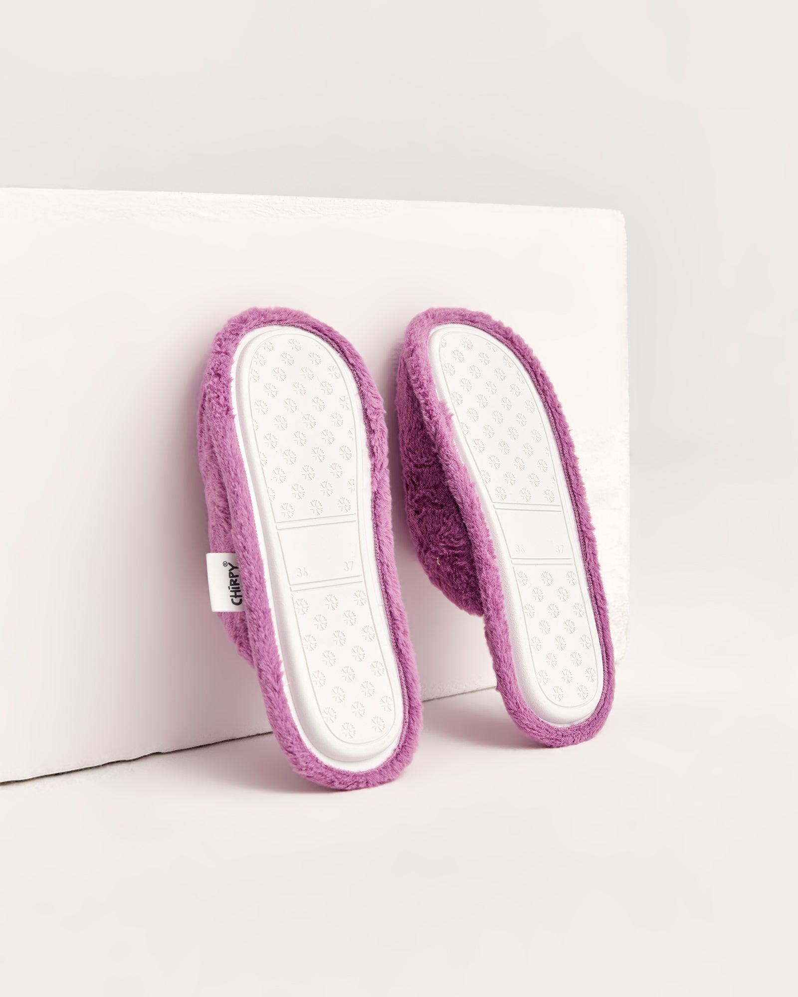 kadın ev terliği,kadın ev içi terlik,bayan ev terliği,kadın kışlık terlik,kadın yazlık terlik,evde giyilen kadın terlikleri,kadın konforlu terlik,rahat kadın ev terliği,kaymaz taban kadın terlik,kapalı kadın ev terliği