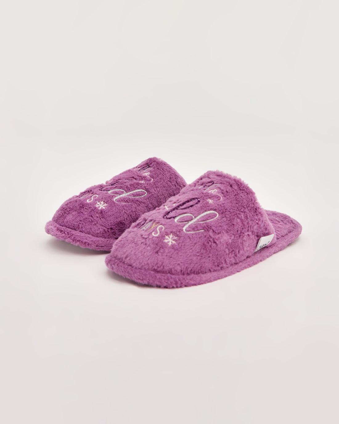 kadın ev terliği,kadın ev içi terlik,bayan ev terliği,kadın kışlık terlik,kadın yazlık terlik,evde giyilen kadın terlikleri,kadın konforlu terlik,rahat kadın ev terliği,kaymaz taban kadın terlik,kapalı kadın ev terliği