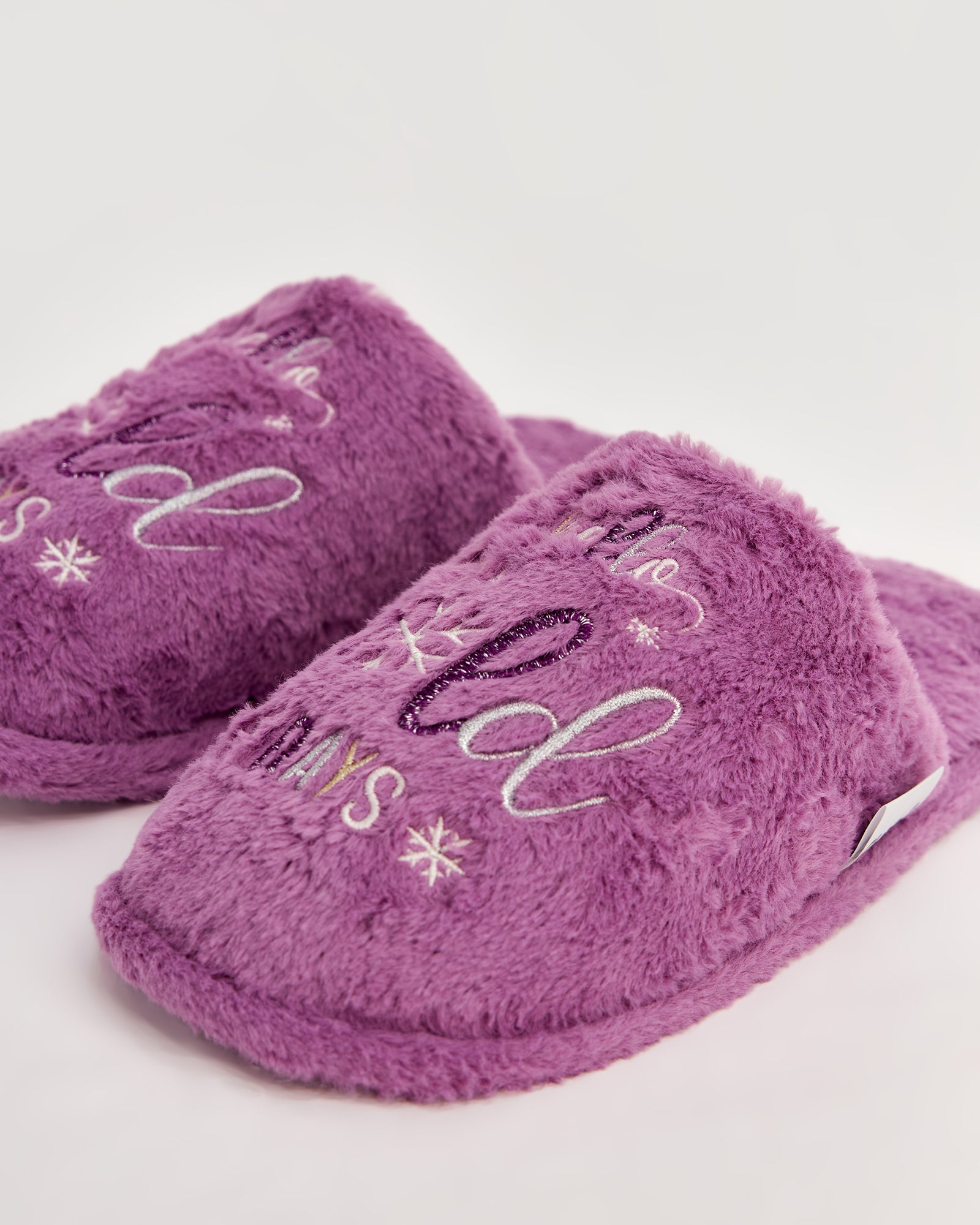 kadın ev terliği,kadın ev içi terlik,bayan ev terliği,kadın kışlık terlik,kadın yazlık terlik,evde giyilen kadın terlikleri,kadın konforlu terlik,rahat kadın ev terliği,kaymaz taban kadın terlik,kapalı kadın ev terliği