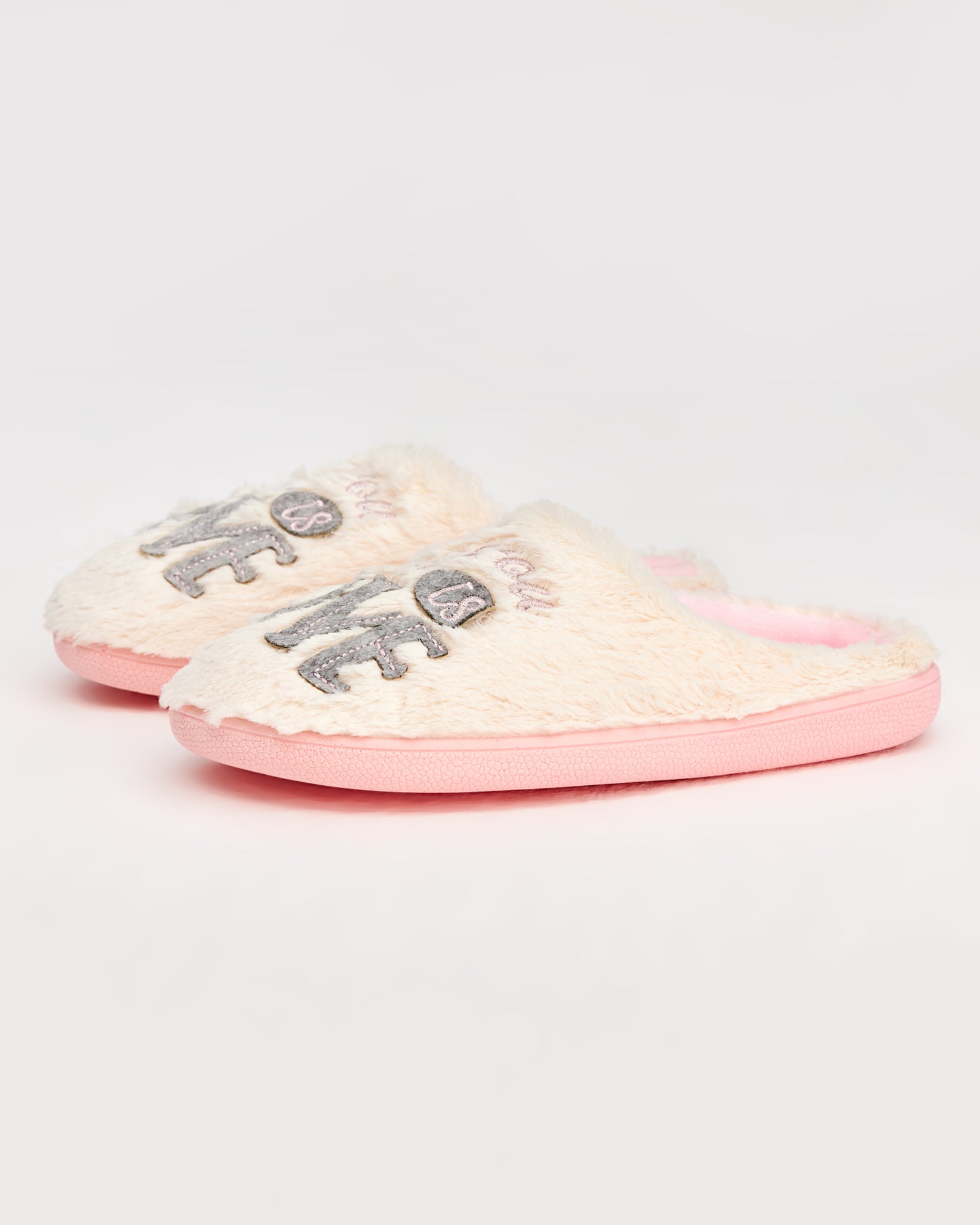 kadın ev terliği,kadın ev içi terlik,bayan ev terliği,kadın kışlık terlik,kadın yazlık terlik,evde giyilen kadın terlikleri,kadın konforlu terlik,rahat kadın ev terliği,kaymaz taban kadın terlik,kapalı kadın ev terliği