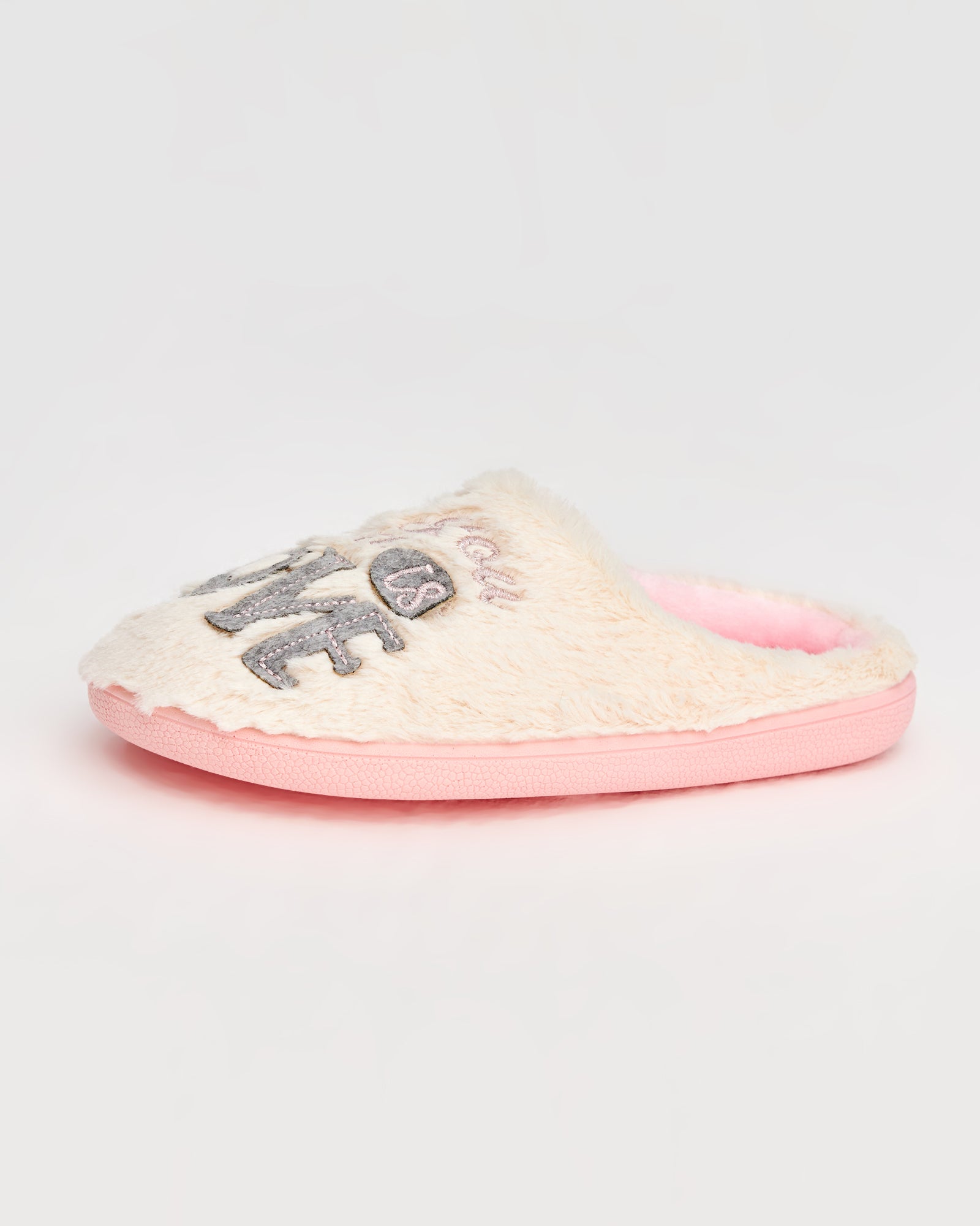 kadın ev terliği,kadın ev içi terlik,bayan ev terliği,kadın kışlık terlik,kadın yazlık terlik,evde giyilen kadın terlikleri,kadın konforlu terlik,rahat kadın ev terliği,kaymaz taban kadın terlik,kapalı kadın ev terliği