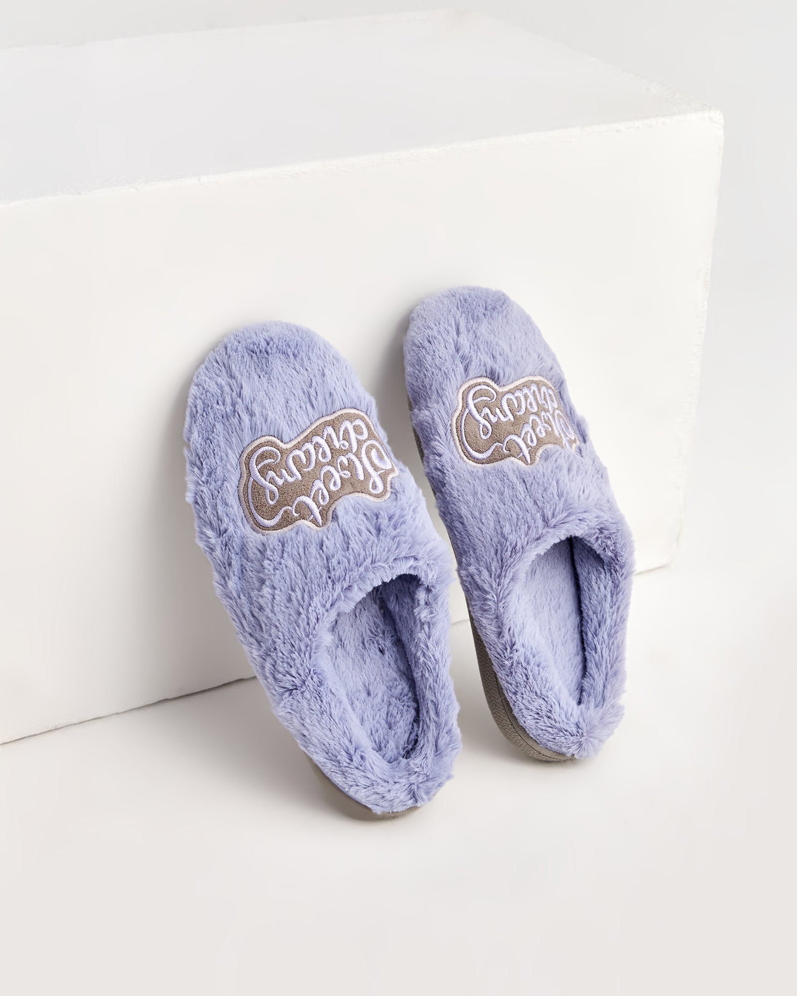 kadın ev terliği,kadın ev içi terlik,bayan ev terliği,kadın kışlık terlik,kadın yazlık terlik,evde giyilen kadın terlikleri,kadın konforlu terlik,rahat kadın ev terliği,kaymaz taban kadın terlik,kapalı kadın ev terliği