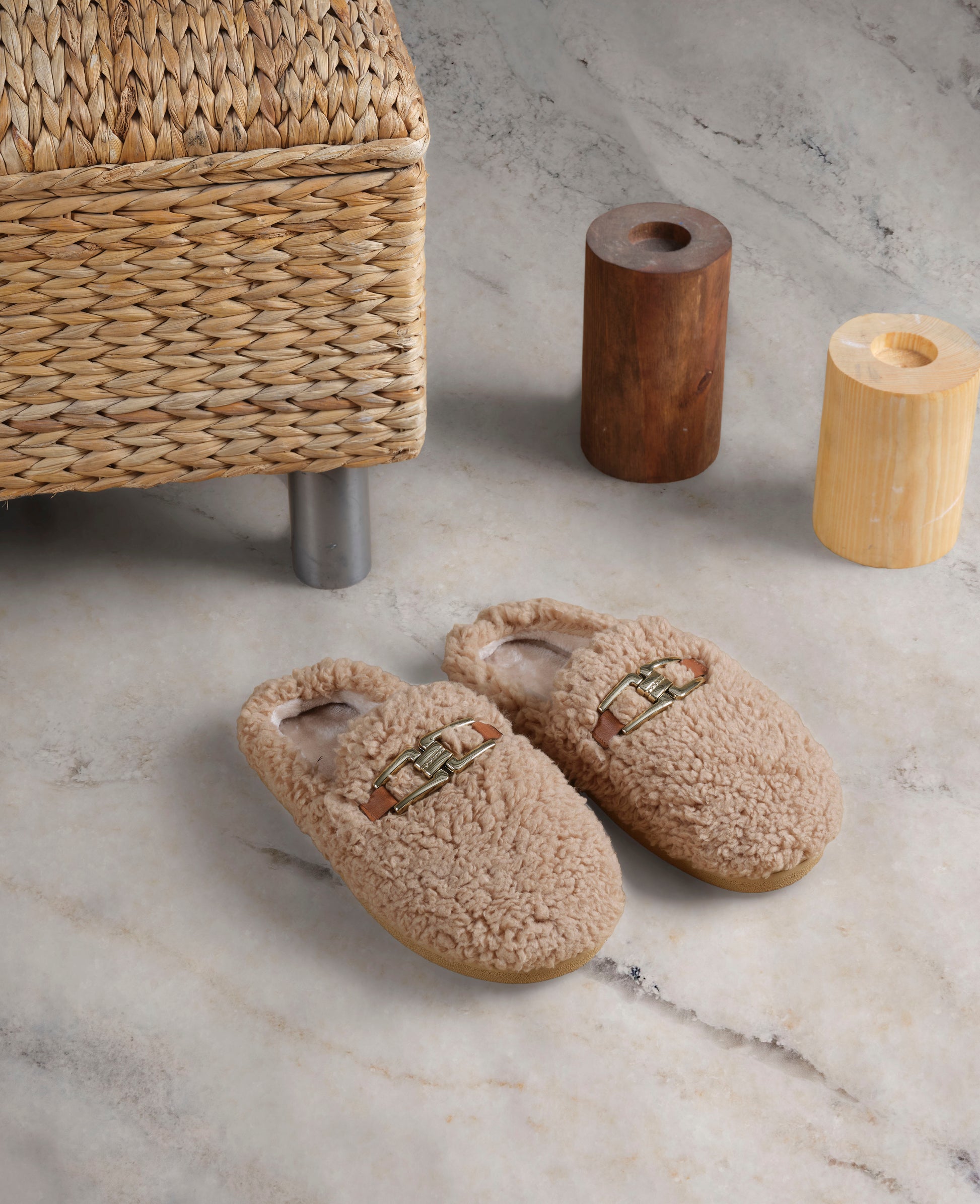 kadın ev terliği,kadın ev içi terlik,bayan ev terliği,kadın kışlık terlik,kadın yazlık terlik,evde giyilen kadın terlikleri,kadın konforlu terlik,rahat kadın ev terliği,kaymaz taban kadın terlik,kapalı kadın ev terliği