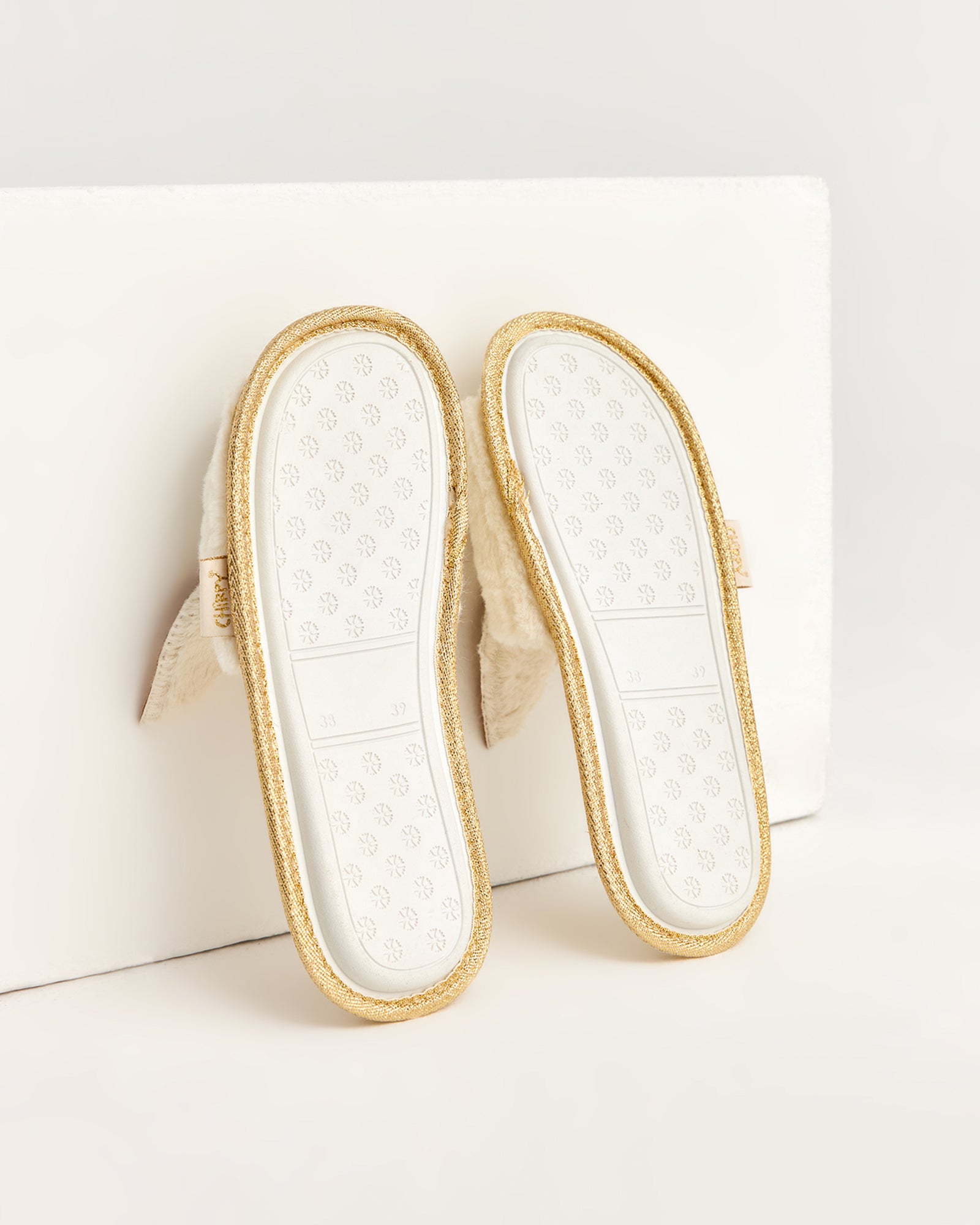 kadın ev terliği,kadın ev içi terlik,bayan ev terliği,kadın kışlık terlik,kadın yazlık terlik,evde giyilen kadın terlikleri,kadın konforlu terlik,rahat kadın ev terliği,kaymaz taban kadın terlik,kapalı kadın ev terliği