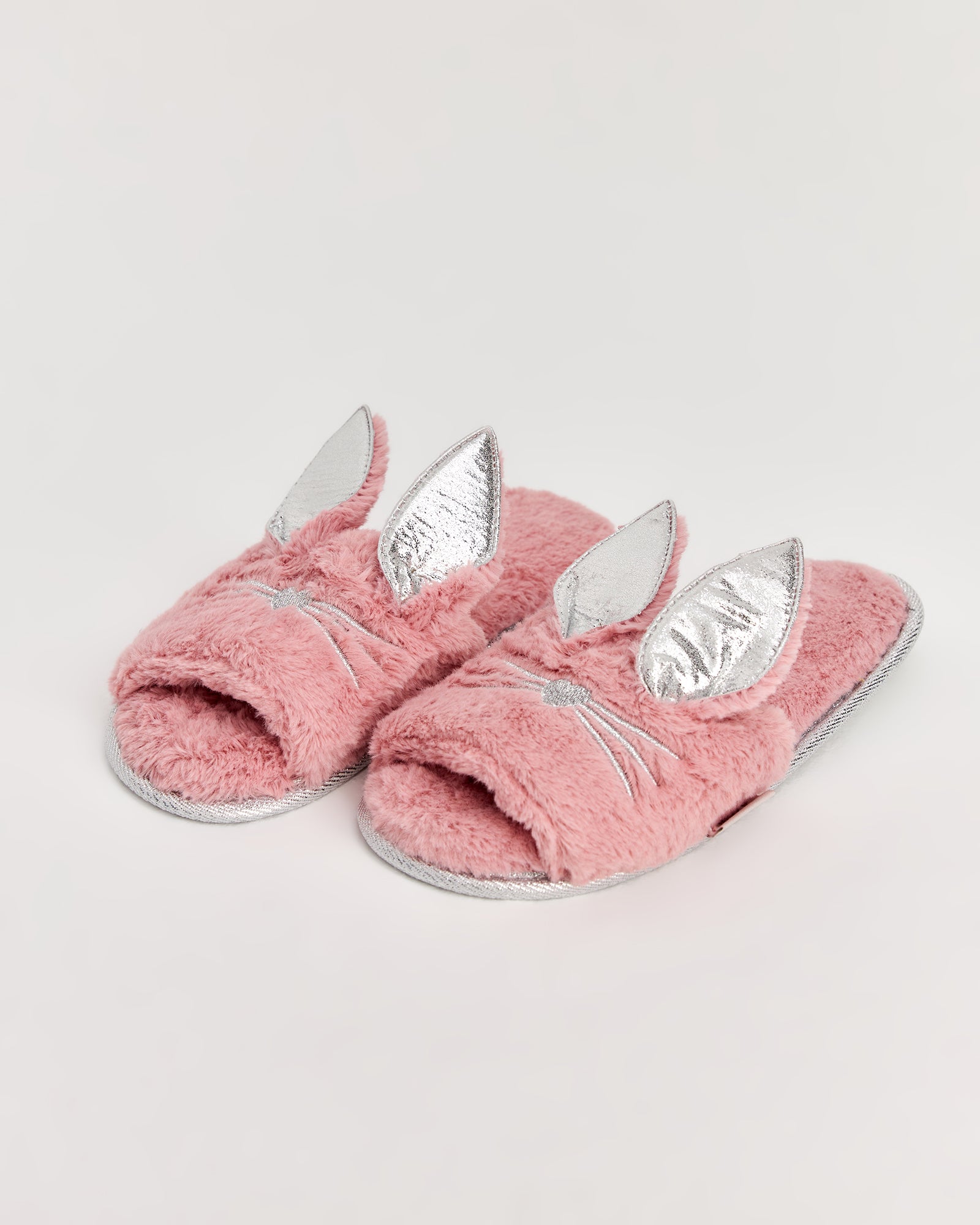 kadın ev terliği,kadın ev içi terlik,bayan ev terliği,kadın kışlık terlik,kadın yazlık terlik,evde giyilen kadın terlikleri,kadın konforlu terlik,rahat kadın ev terliği,kaymaz taban kadın terlik,kapalı kadın ev terliği