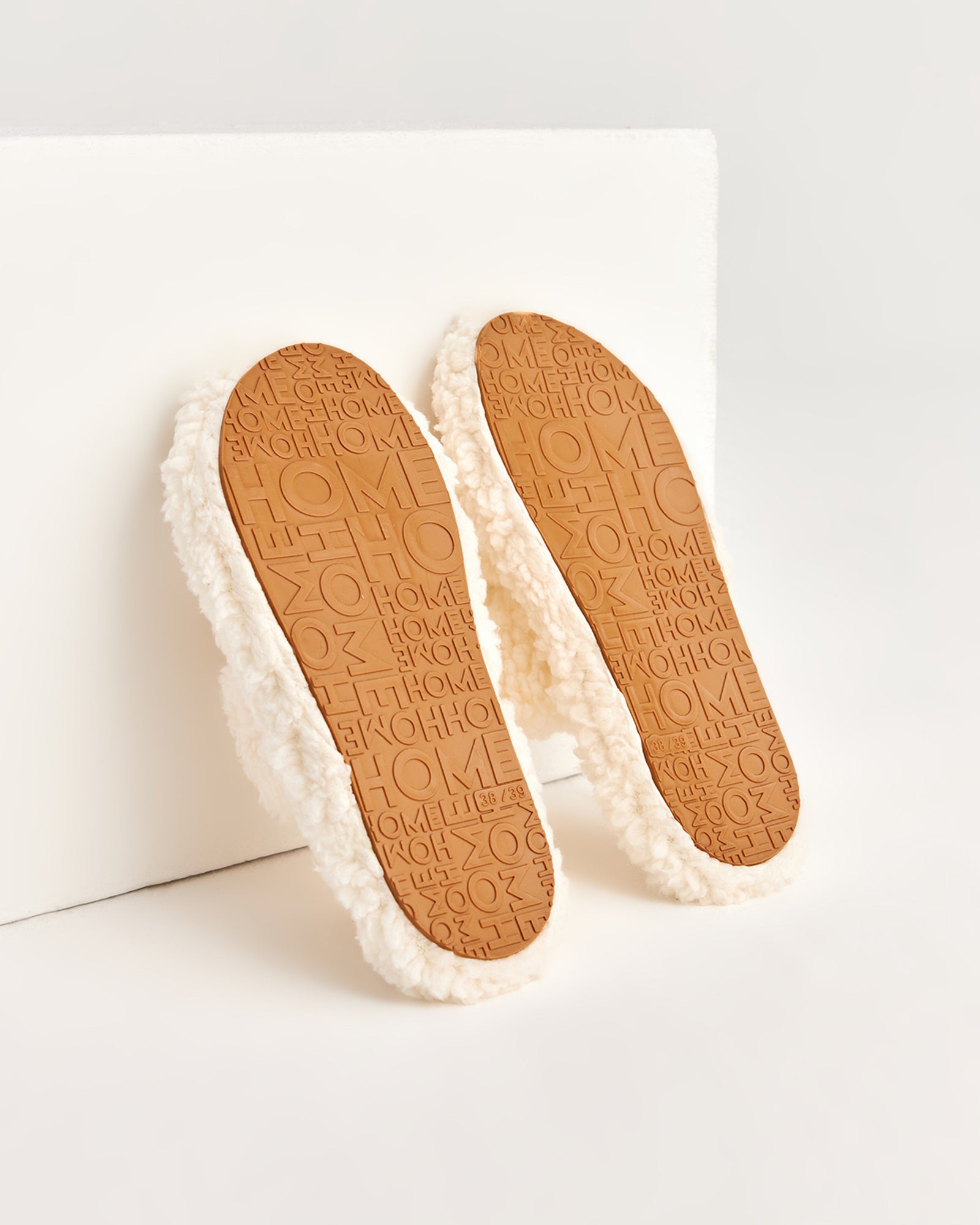 kadın ev terliği,kadın ev içi terlik,bayan ev terliği,kadın kışlık terlik,kadın yazlık terlik,evde giyilen kadın terlikleri,kadın konforlu terlik,rahat kadın ev terliği,kaymaz taban kadın terlik,kapalı kadın ev terliği