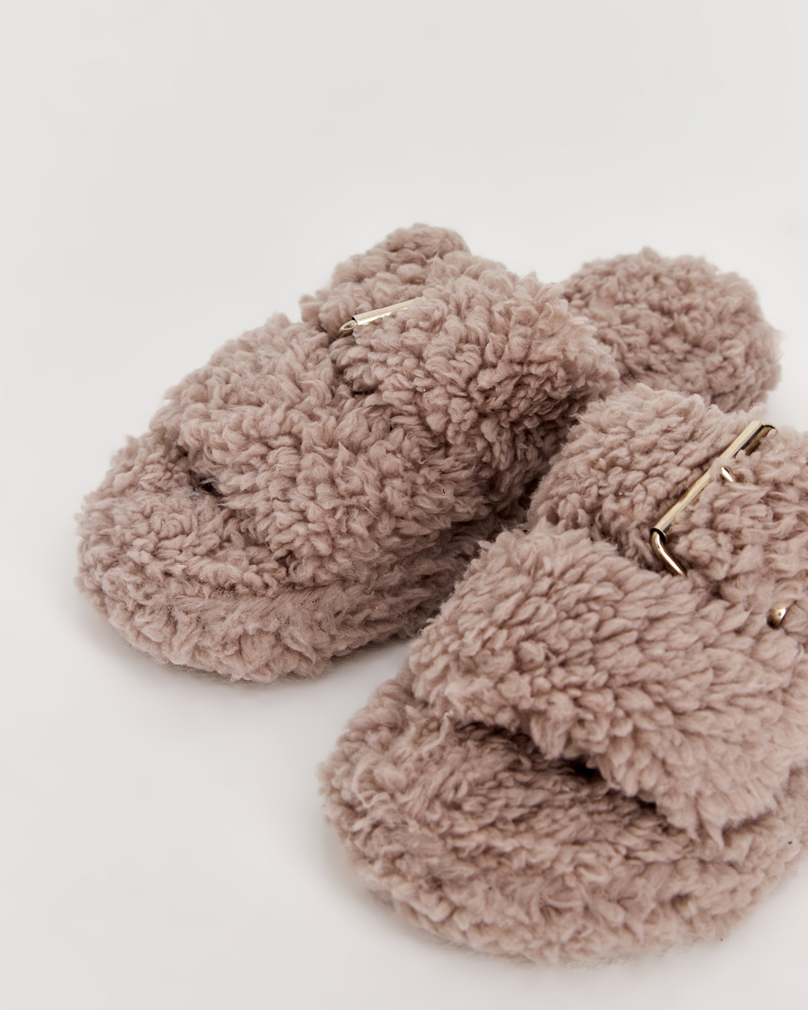 POLİ - D - Tüylü Gri Kadın Ev Terliği