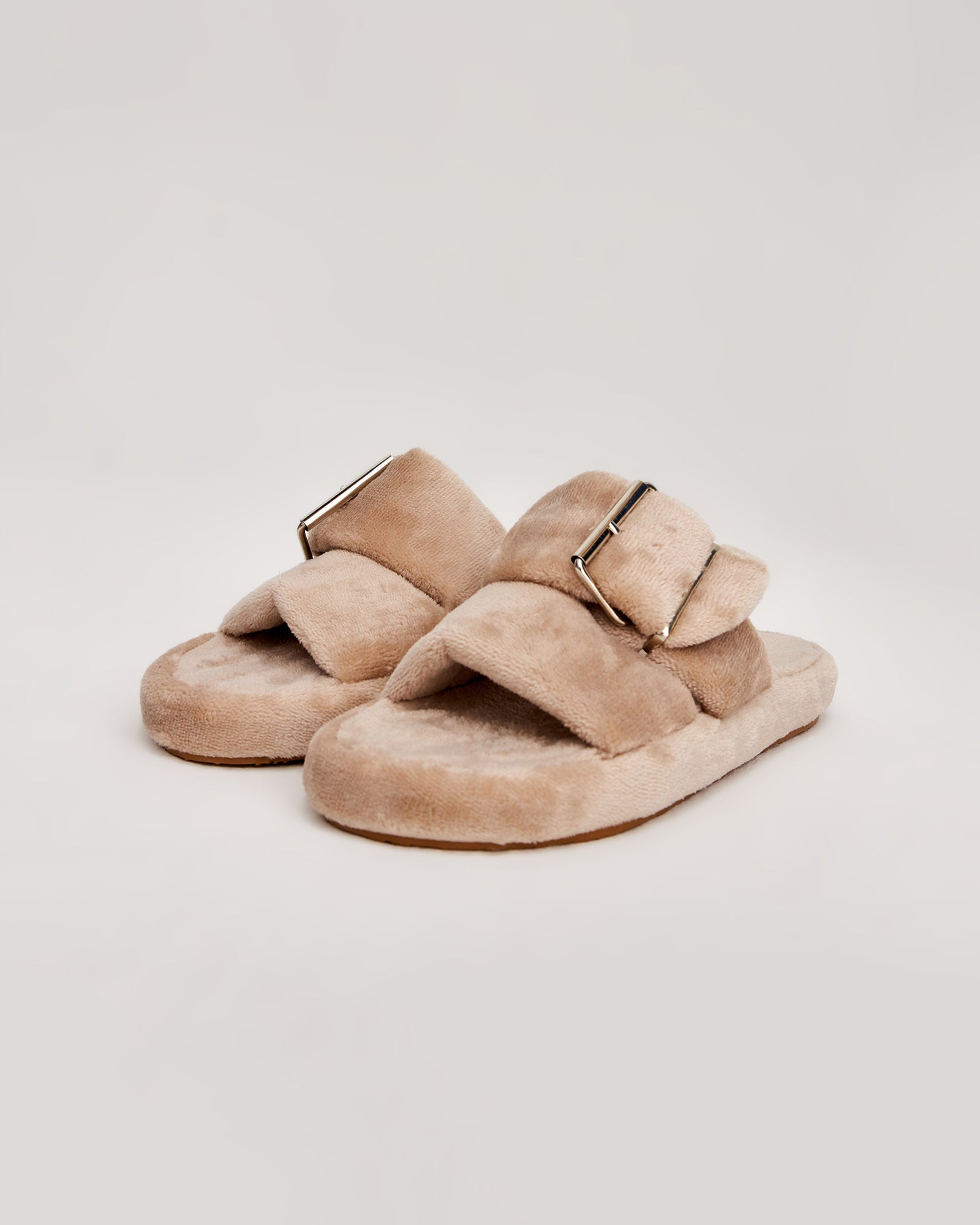 kadın ev terliği,kadın ev içi terlik,bayan ev terliği,kadın kışlık terlik,kadın yazlık terlik,evde giyilen kadın terlikleri,kadın konforlu terlik,rahat kadın ev terliği,kaymaz taban kadın terlik,kapalı kadın ev terliği