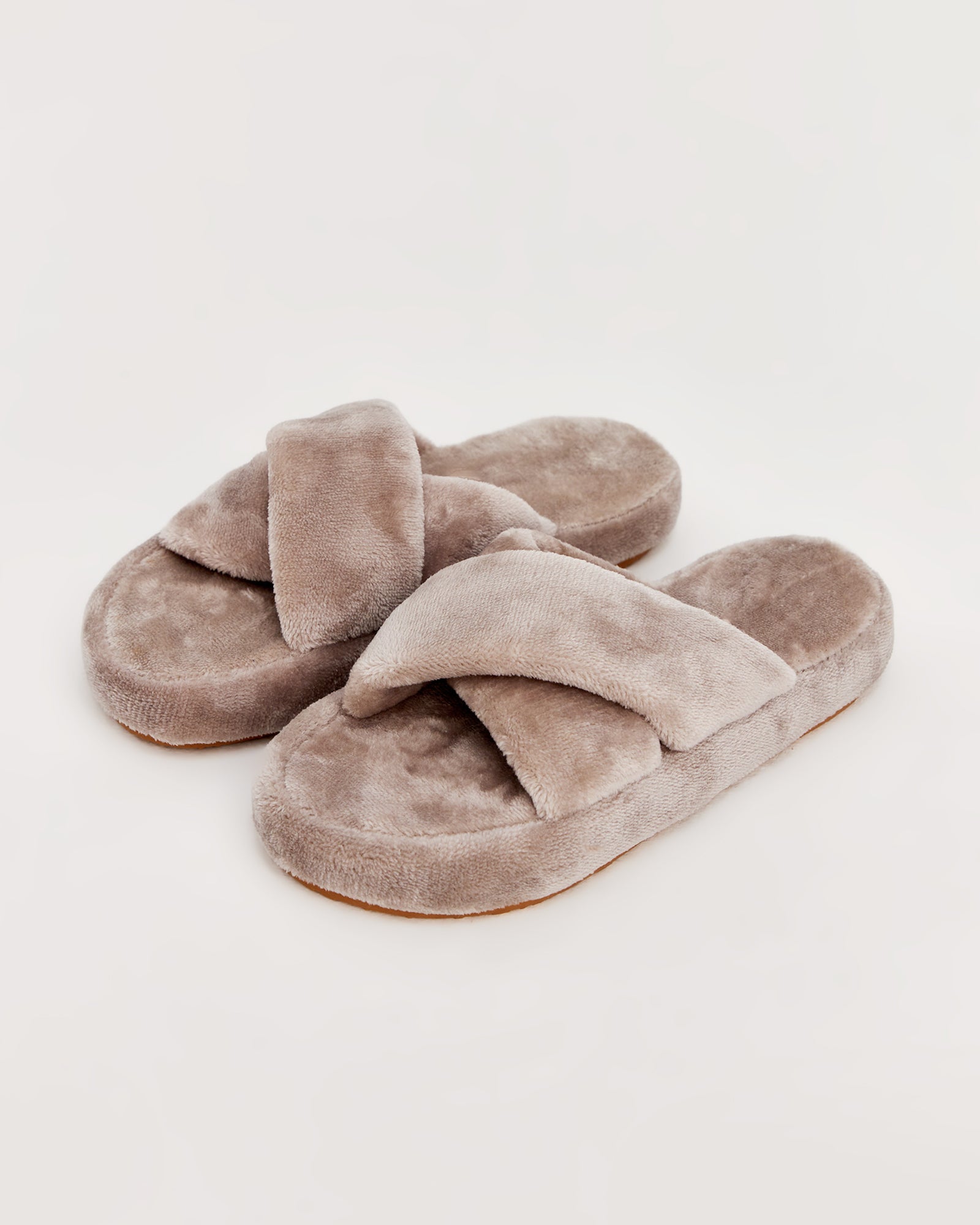 kadın ev terliği,kadın ev içi terlik,bayan ev terliği,kadın kışlık terlik,kadın yazlık terlik,evde giyilen kadın terlikleri,kadın konforlu terlik,rahat kadın ev terliği,kaymaz taban kadın terlik,kapalı kadın ev terliği