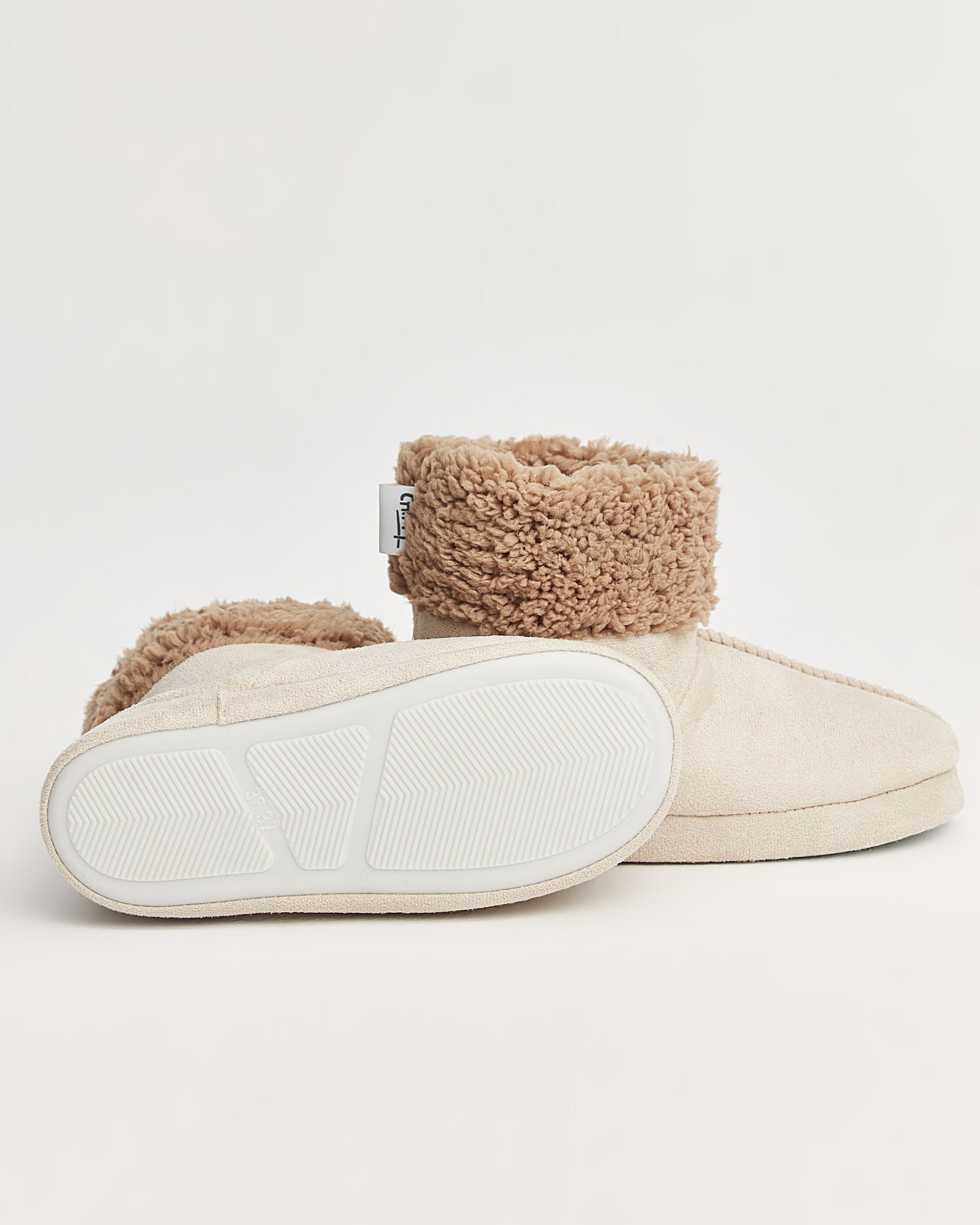 kadın panduf,kadın ev içi panduf,bayan panduf,kadın kışlık panduf,ev için kadın panduf,kadın panduf modelleri,yumuşak kadın panduf,sıcak tutan kadın panduf,kadın ev pandufu,peluş kadın panduf