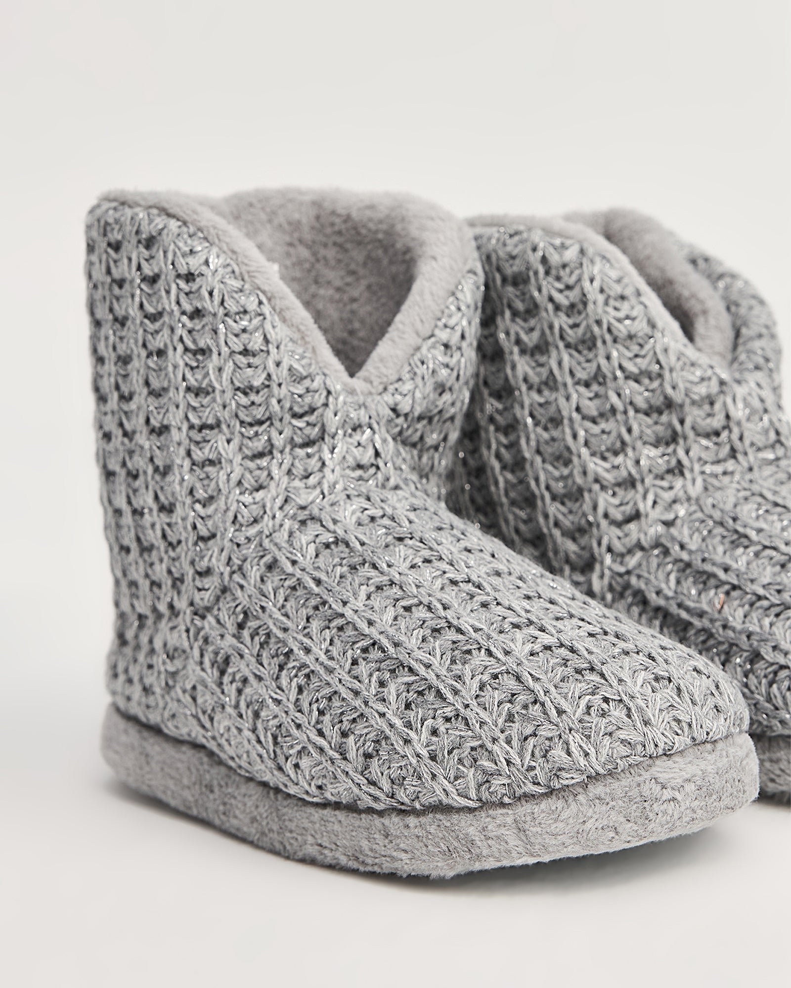 kadın panduf,kadın ev içi panduf,bayan panduf,kadın kışlık panduf,ev için kadın panduf,kadın panduf modelleri,yumuşak kadın panduf,sıcak tutan kadın panduf,kadın ev pandufu,peluş kadın panduf