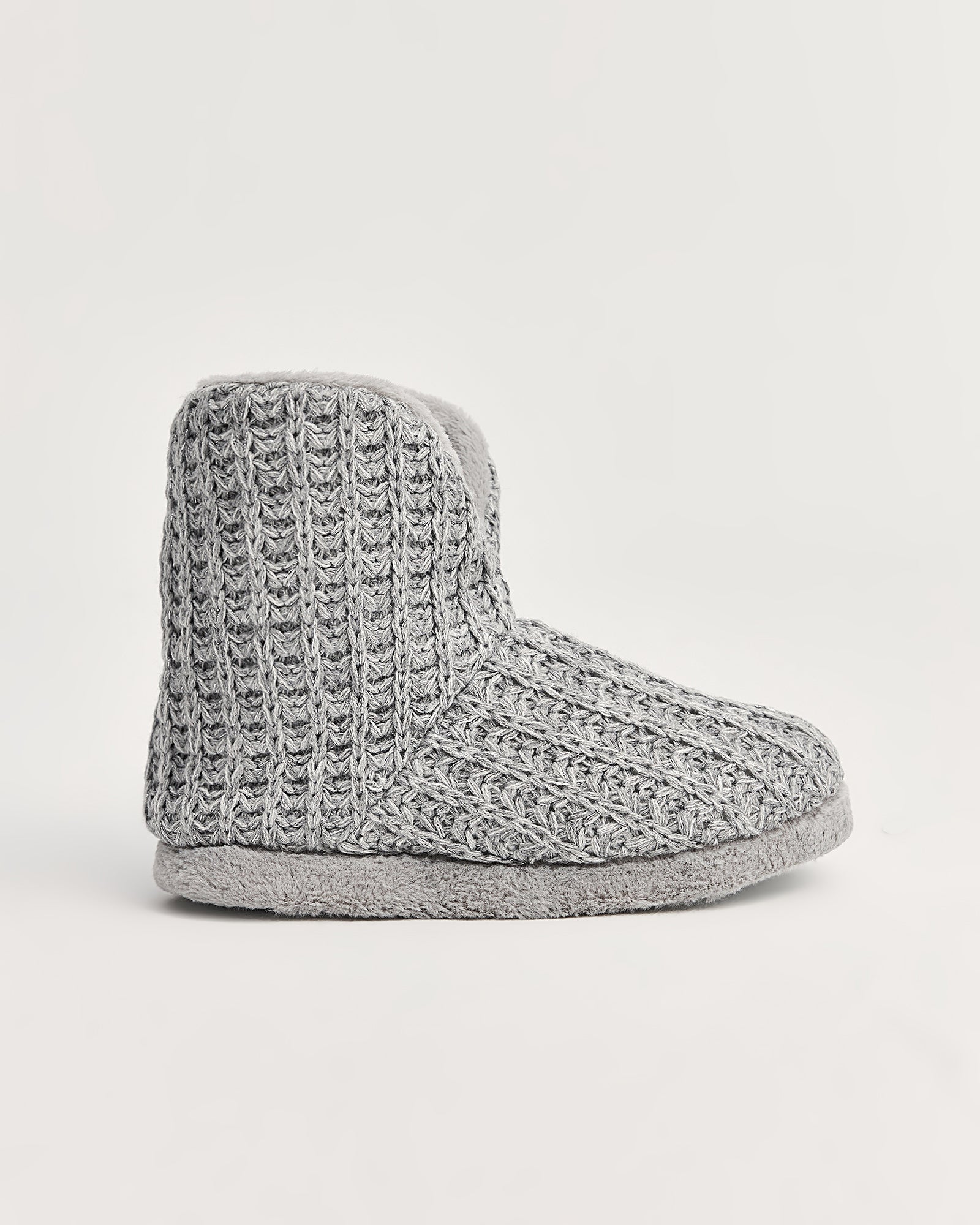 kadın panduf,kadın ev içi panduf,bayan panduf,kadın kışlık panduf,ev için kadın panduf,kadın panduf modelleri,yumuşak kadın panduf,sıcak tutan kadın panduf,kadın ev pandufu,peluş kadın panduf